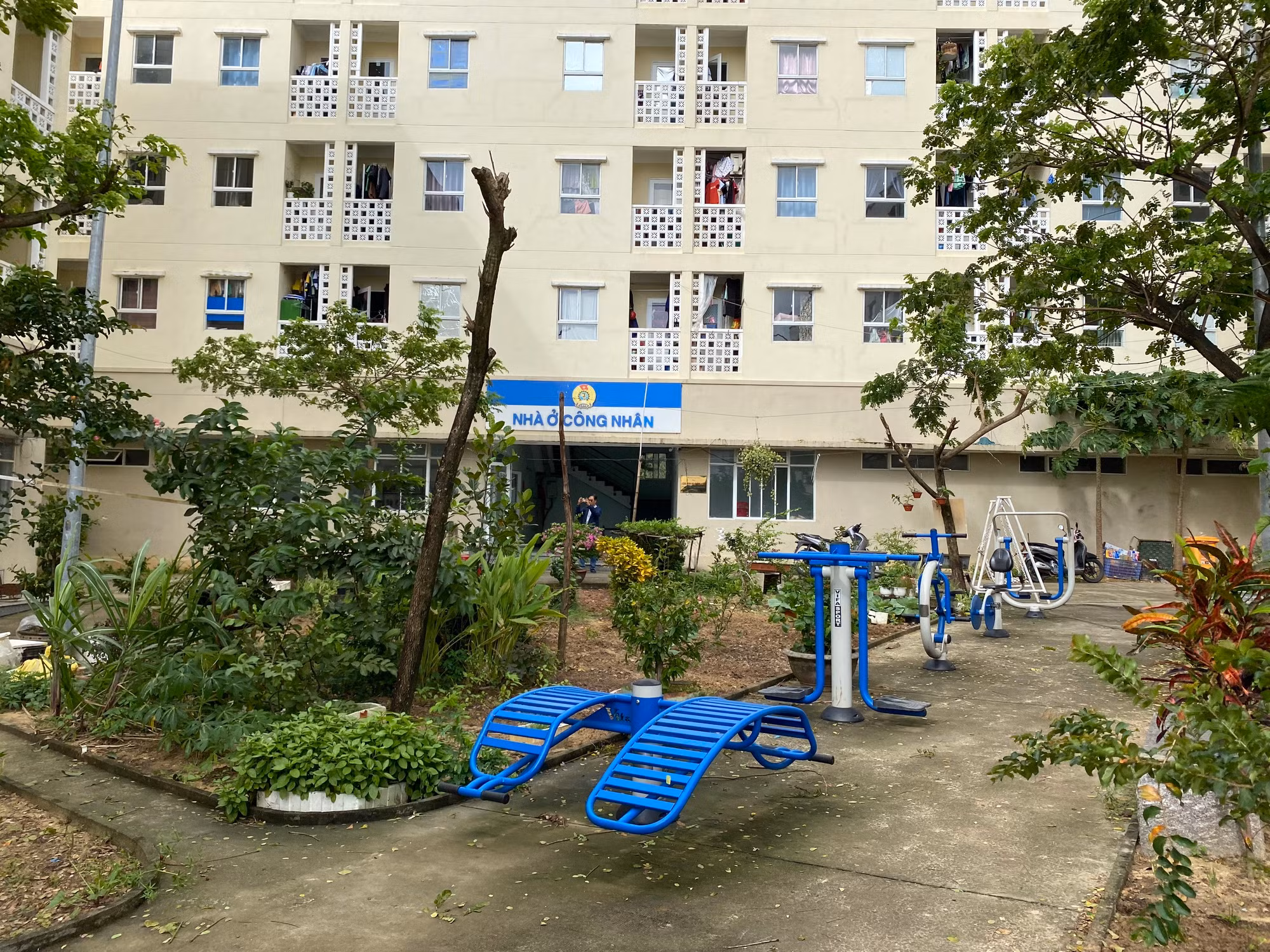 Công trình có đầy đủ các hạng mục nhà để xe, phòng sinh hoạt chung, nhà trẻ, trạm y tế để sử dụng chung cho cả 3 khối nhà.