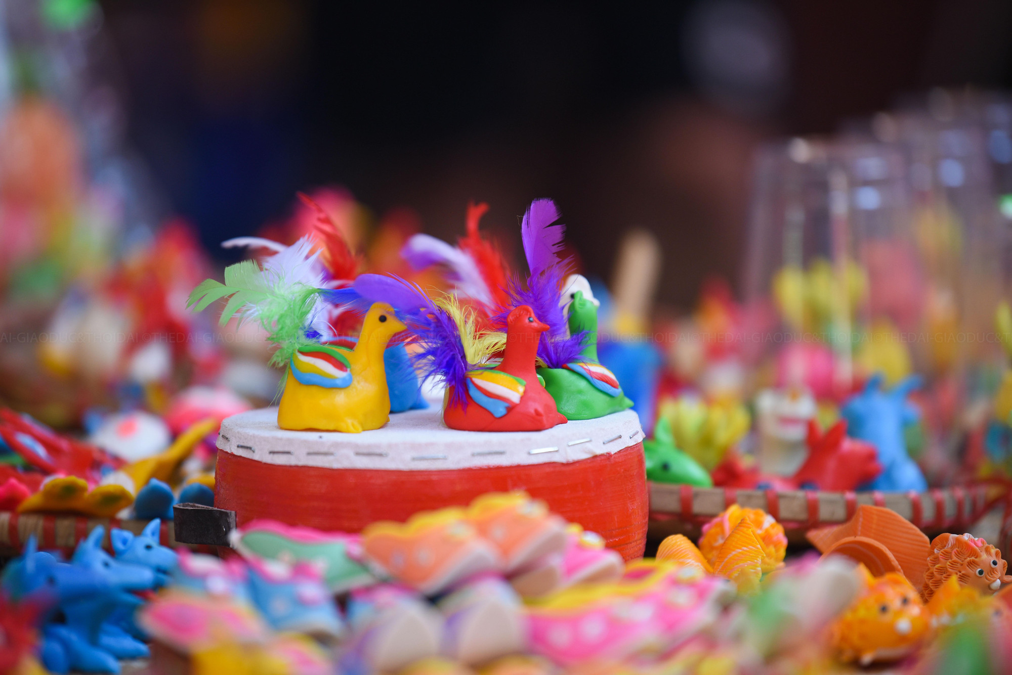 Nhưng có một điều đặc biệt là con giống Đồng Xuân thì nghệ nhân xưa sẽ quét một lớp dầu lên để tạo độ bền, vì họ bán con giống cho các tỉnh nữa, nên họ phải quét dầu lên cho bền nên những con giống này không ăn được.