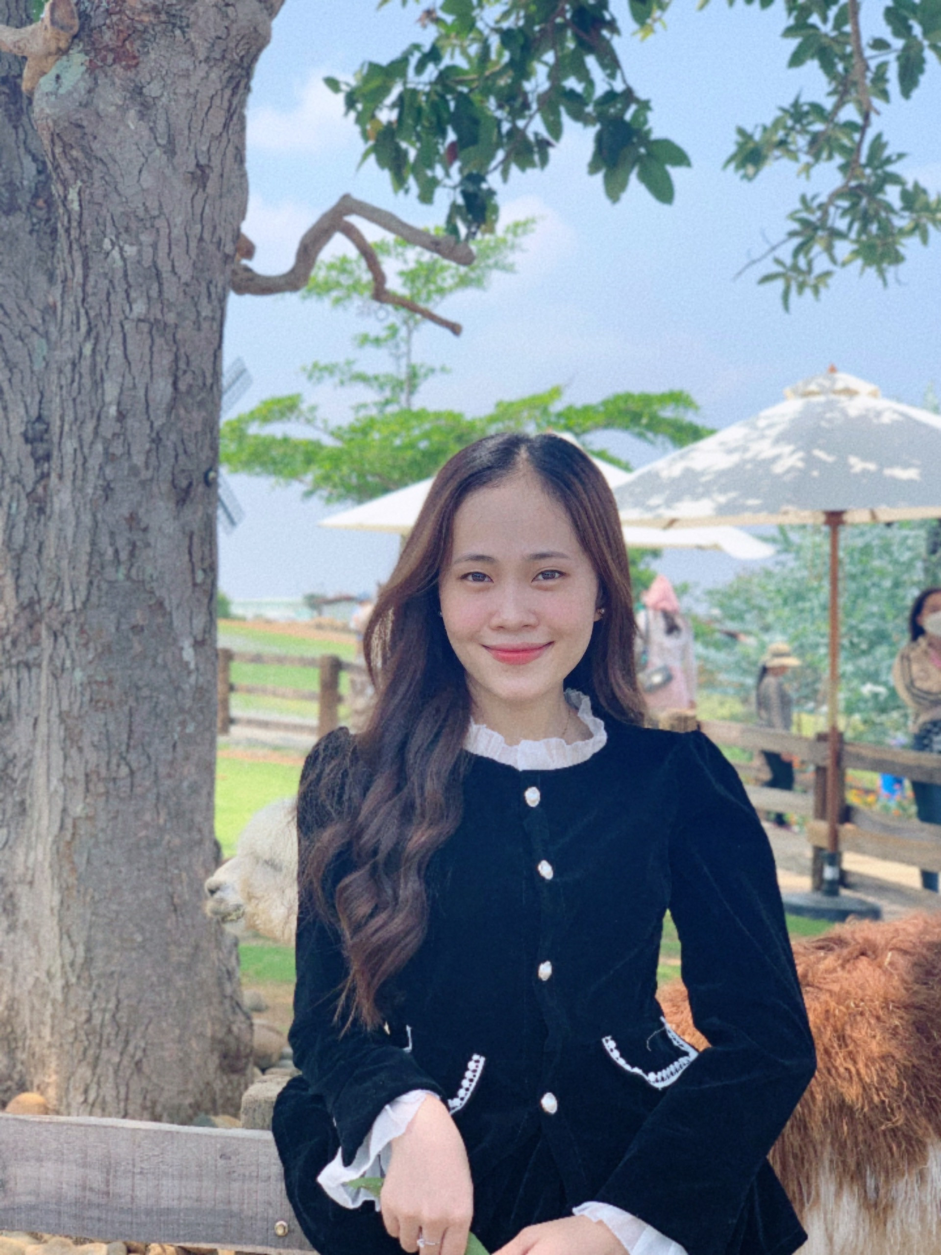 “Tôi mong muốn trong tương lai có thể đóng góp thật nhiều cho ngành giáo dục bằng chính năng lực của mình, đào tạo ra một thế hệ trẻ tài năng, bản lĩnh, sáng tạo để phát triển đất nước”, Hồng Ngọc chia sẻ. “Tôi mong muốn trong tương lai có thể đóng góp thật nhiều cho ngành giáo dục bằng chính năng lực của mình, đào tạo ra một thế hệ trẻ tài năng, bản lĩnh, sáng tạo để phát triển đất nước”, Hồng Ngọc chia sẻ.