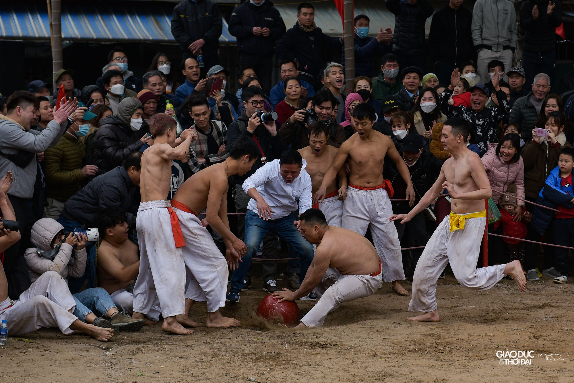 Theo lệ xưa, Hội vật sẽ có 12 đội, mỗi đội có từ 6-8 cầu thủ, được chia làm 3 bảng. Mỗi bảng đấu có 4 đội thi đấu để chọn ra 8 đội có thành tích tốt nhất vào thi đấu bán kết và chung kết…