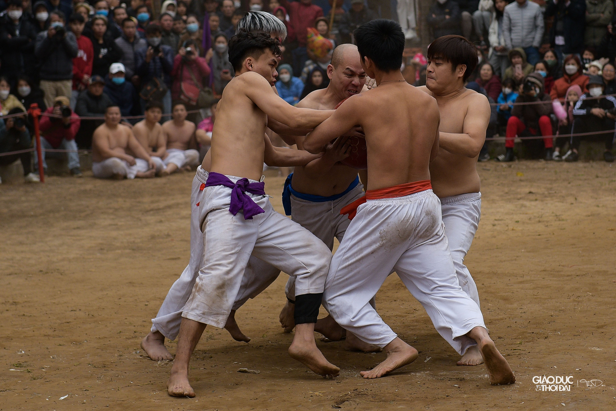 Vật cầu là môn thể thao rèn luyện không chỉ cả thể lực mà còn cả trí lực, đòi hỏi người thi đấu mưu trí, nhanh nhẹn, có tư duy phán đoán nhanh nhậy, sự phối hợp với các thành viên trong của đội mình thật tốt để đưa quả cầu về hố đạt đủ số điểm do Ban tổ chức quy định.
