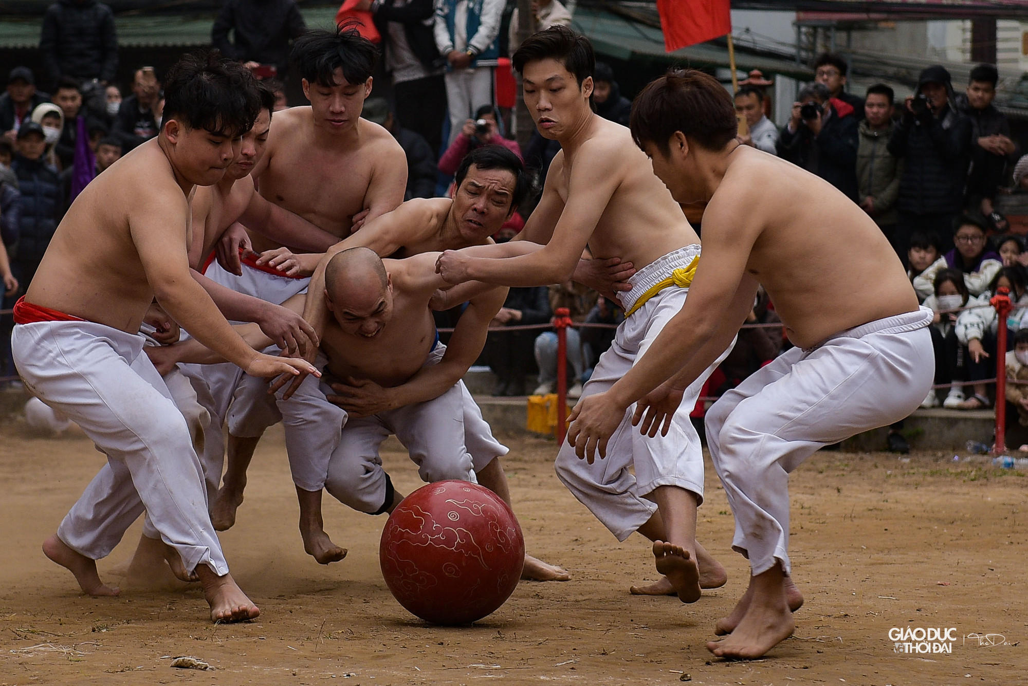 Các thành viên tham dự hội vật cầu chủ yếu là trai làng Thúy Lĩnh, có sức khỏe, có tinh thần thi đấu thể thao thượng võ.