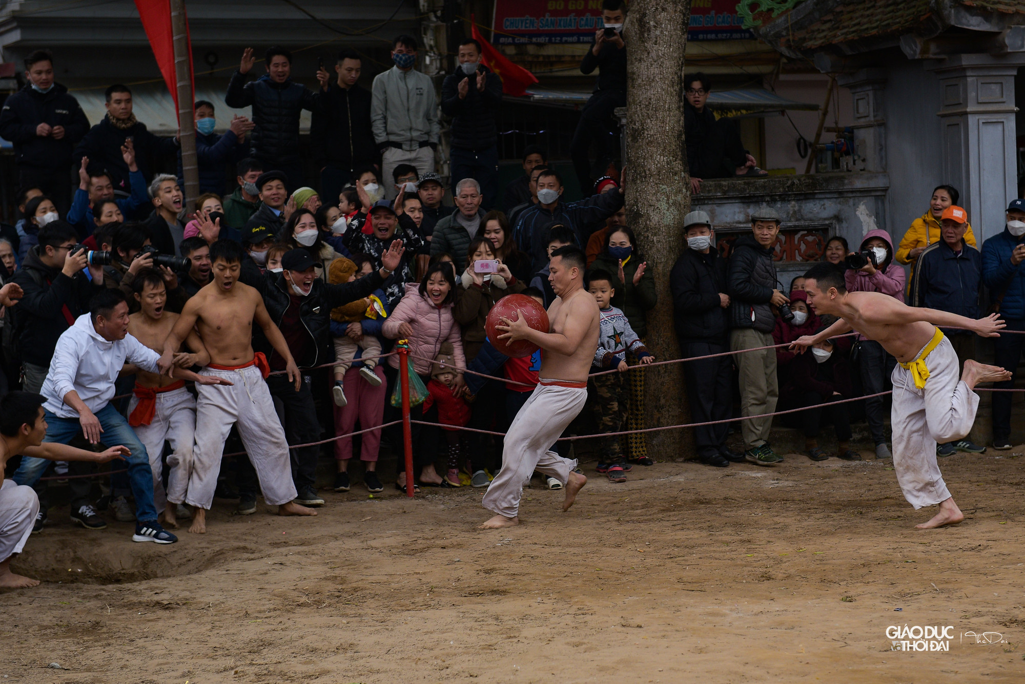 Theo lệ xưa, Hội vật sẽ có 12 đội, mỗi đội có từ 6-8 cầu thủ, được chia làm 3 bảng. Mỗi bảng đấu có 4 đội thi đấu để chọn ra 8 đội có thành tích tốt nhất vào thi đấu bán kết và chung kết…