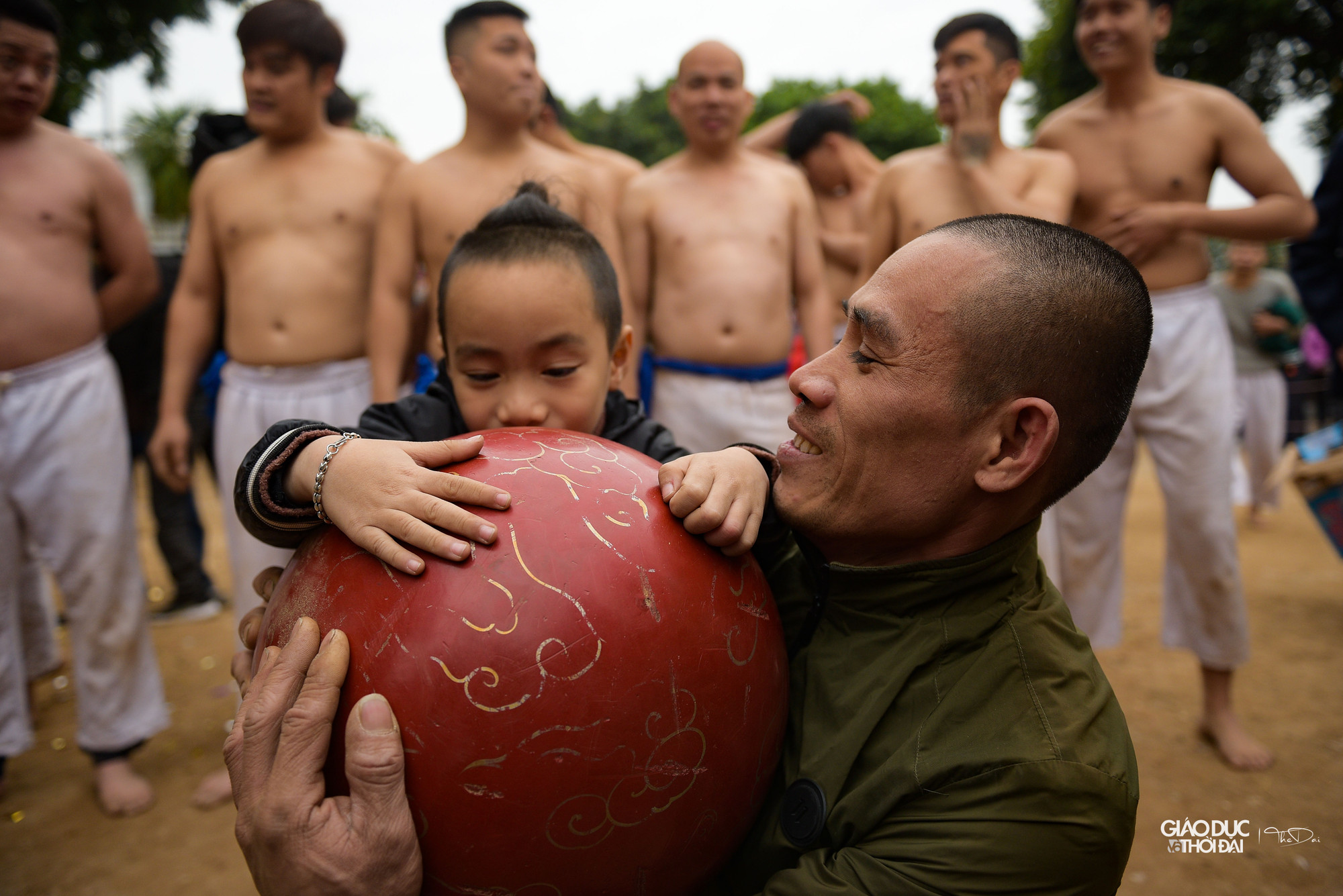 Tương truyền, ông thường tổ chức hội vật cầu để quân sĩ vui chơi dịp Tết đến xuân về và rèn luyện sức khỏe.