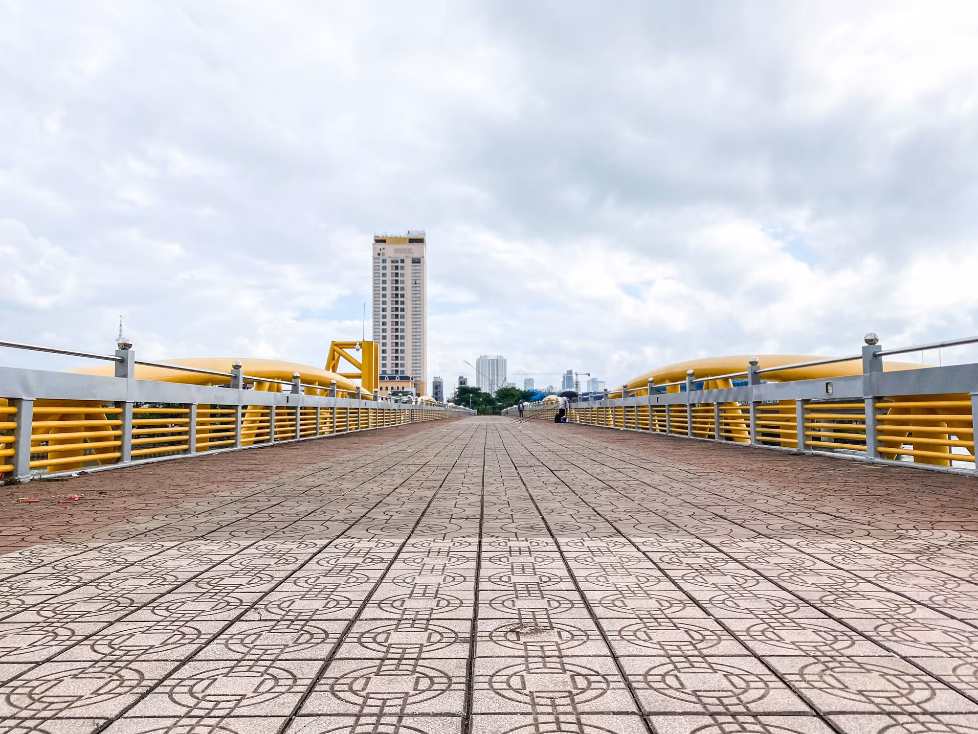 Trong khu vực này cũng có các hoạt động như dịch vụ thức ăn nhanh, nước giải khát mang đi và sản phẩm lưu niệm.