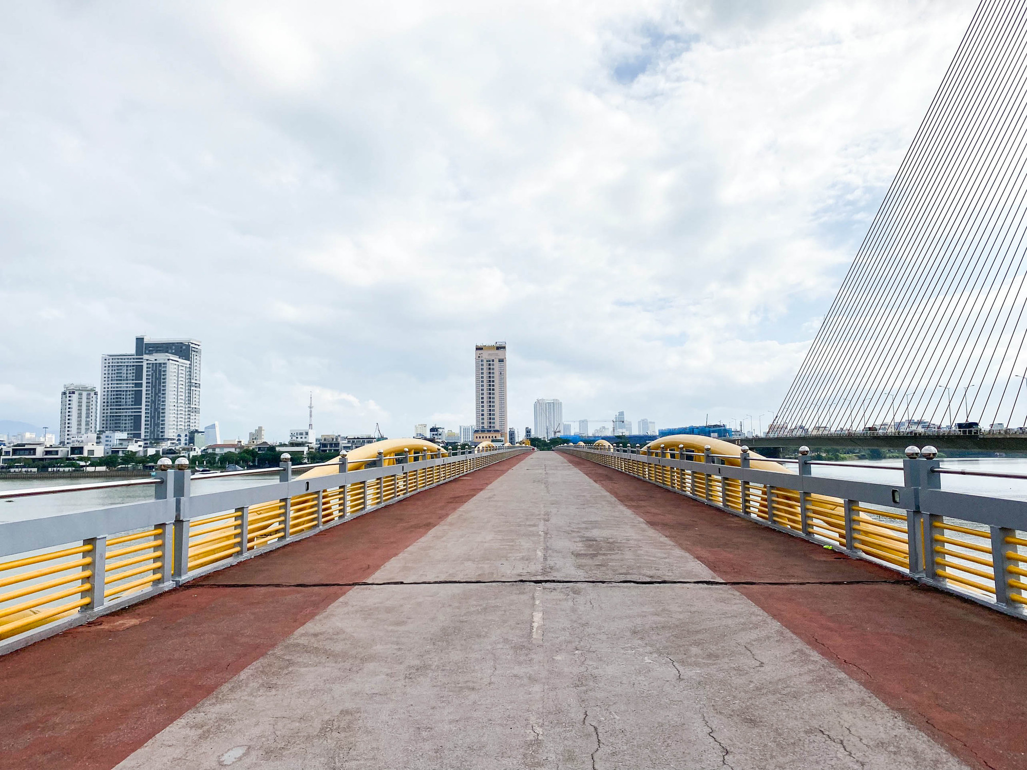 Tổ chức sân khấu biểu diễn âm nhạc dân tộc, âm nhạc trữ tình, vũ hội đường phố trên, các sự kiện đồng diễn flashmob, lễ hội Yoga, nghệ thuật đường phố, ngày hội sách... Tổ chức sân khấu biểu diễn âm nhạc dân tộc, âm nhạc trữ tình, vũ hội đường phố trên, các sự kiện đồng diễn flashmob, lễ hội Yoga, nghệ thuật đường phố, ngày hội sách...