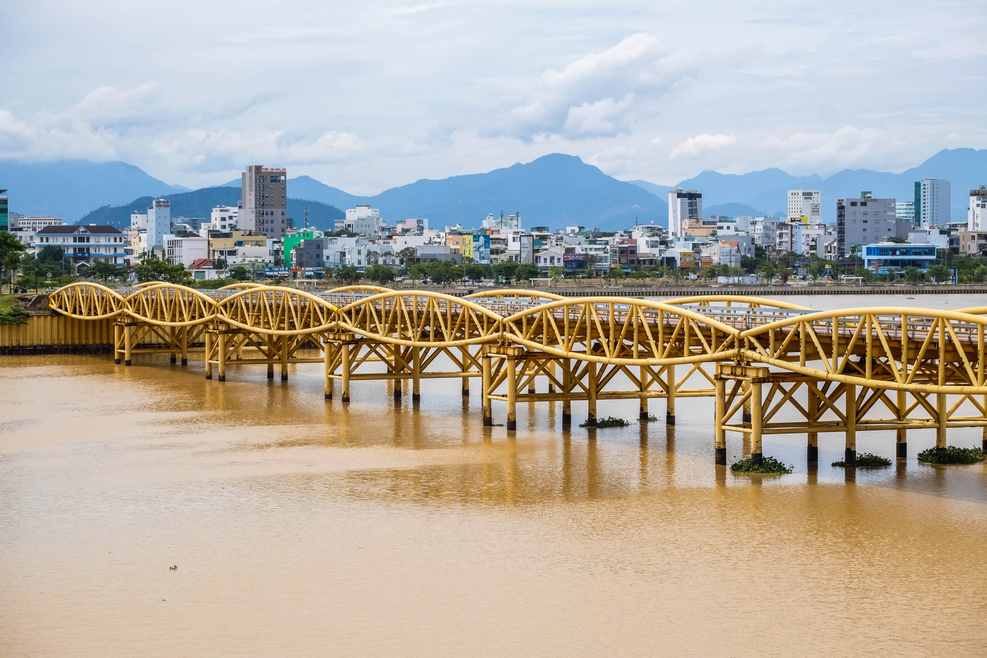 UBND TP Đà Nẵng vừa thống nhất phương án thí điểm tổ chức dịch vụ, phục vụ du lịch về đêm trên cầu Nguyễn Văn Trỗi và khu công viên bờ Đông chân cầu Nguyễn Văn Trỗi theo đề xuất của Sở Du lịch. UBND TP Đà Nẵng vừa thống nhất phương án thí điểm tổ chức dịch vụ, phục vụ du lịch về đêm trên cầu Nguyễn Văn Trỗi và khu công viên bờ Đông chân cầu Nguyễn Văn Trỗi theo đề xuất của Sở Du lịch.