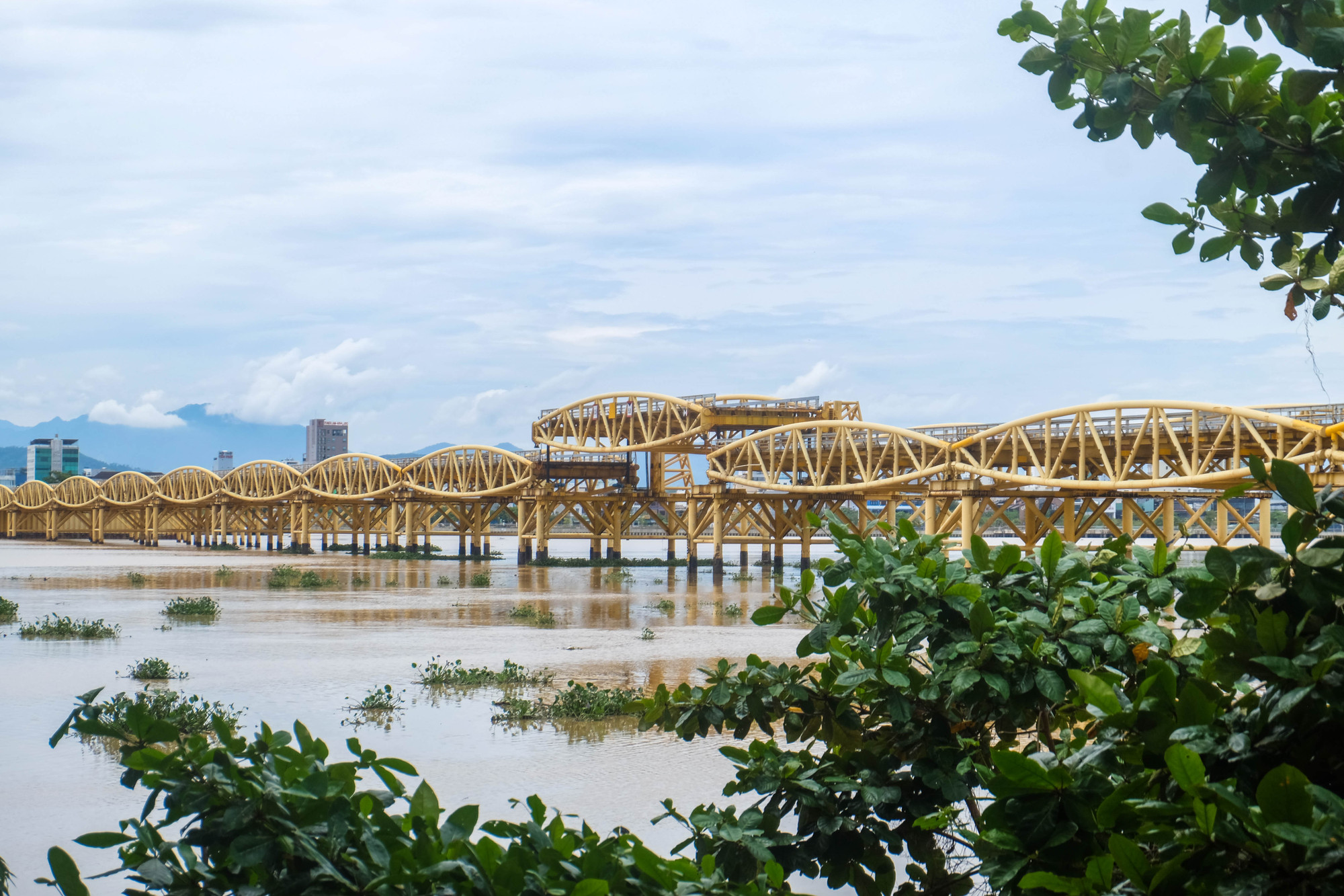 Bắt đầu từ năm 2025 đến cuối năm 2028 sẽ có thêm các gian hàng kinh doanh, bán đồ lưu niệm, sản phẩm OCOP, xe/quầy di động phục vụ giải khát và thức ăn nhanh. Bắt đầu từ năm 2025 đến cuối năm 2028 sẽ có thêm các gian hàng kinh doanh, bán đồ lưu niệm, sản phẩm OCOP, xe/quầy di động phục vụ giải khát và thức ăn nhanh.