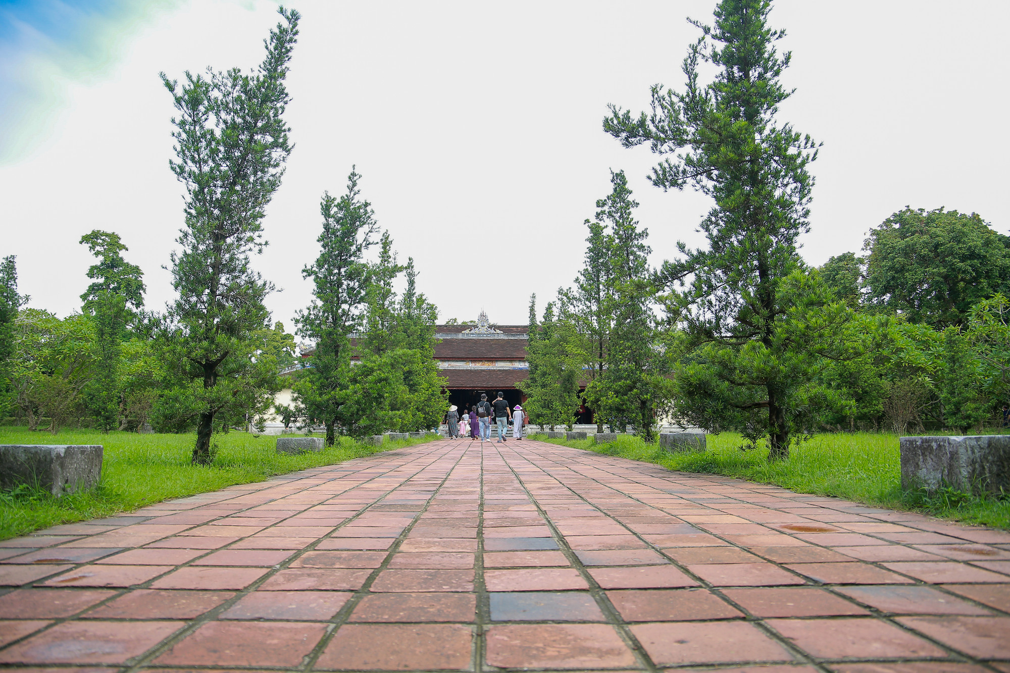 Theo tài liệu, chùa được xây dựng vào năm 1601 đời chúa Tiên Nguyễn Hoàng, là vị chúa Nguyễn đầu tiên ở Đàng Trong. Ngôi chùa đã trải qua nhiều giai đoạn tu sửa nhưng vẫn giữ được nét cổ kính.