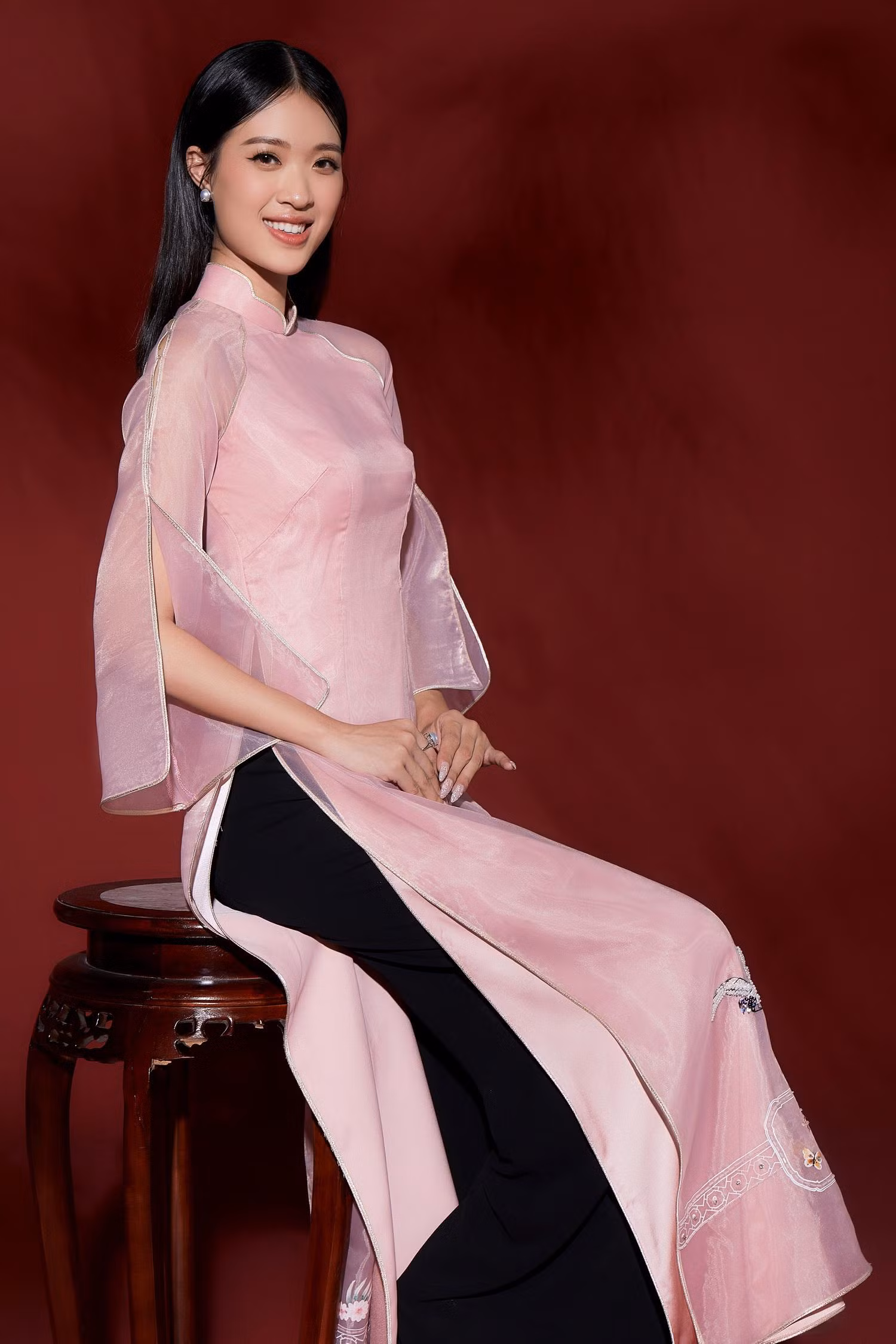 Hồ Thị Yến Nhi.