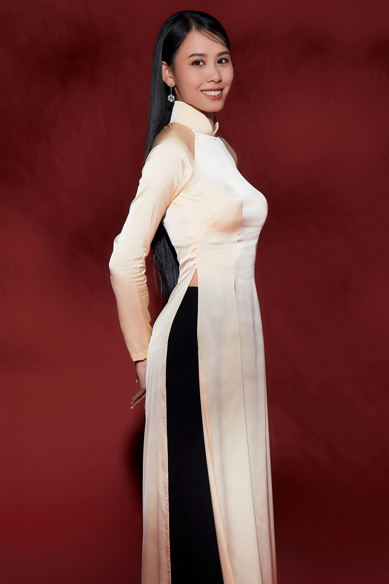 Lê Nguyễn Ngọc Hằng.