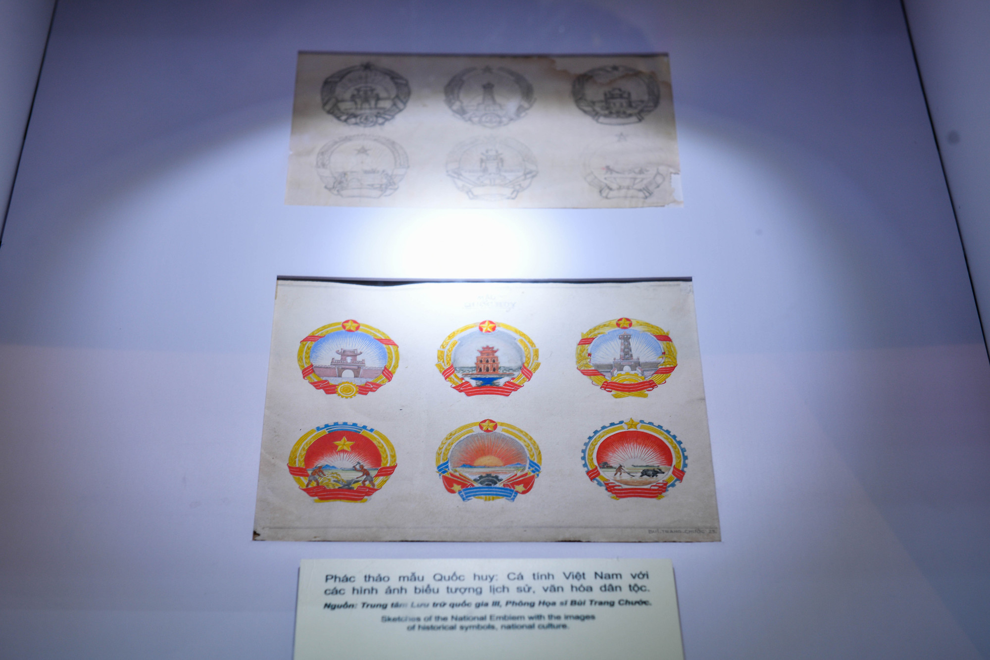 Đồng thời, các bản phác thảo này còn mang những dấu ấn đặc biệt về chủ đề, nội dung, ý nghĩa từng chi tiết tác phẩm, mang âm hưởng, hơi thở của dân tộc trong từng mẫu vẽ và vô cùng phong phú về hình ảnh, màu sắc, độc đáo về hình thức, bố cục, trình bày, giá trị nghệ thuật;...