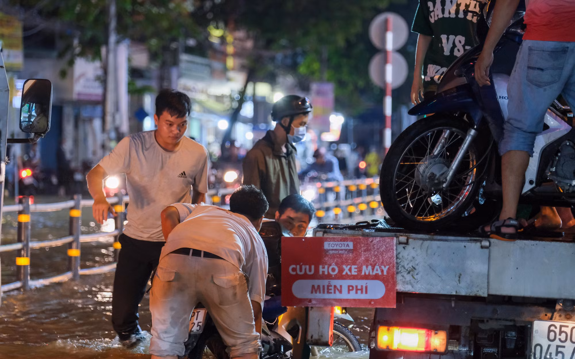 Những chuyến xe hoàn toàn phục vụ miễn phí cho tất cả người dân gặp khó trên đường.