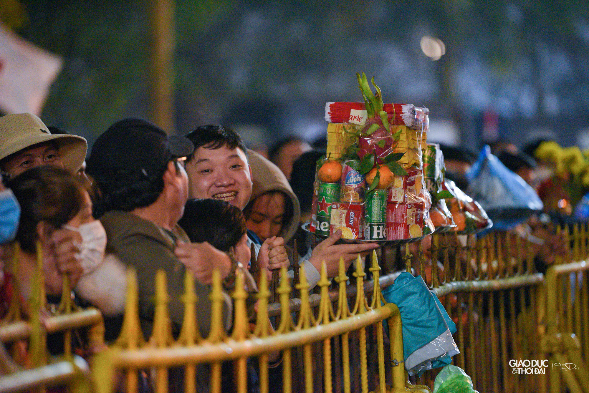 Theo Ban tổ chức đền Trần, ngày 4/2 (tức ngày 14 tháng Giêng) từ 22h15 đến 22h40 thực hiện nghi lễ dâng hương; từ 22h40 đến 23h10 tổ chức nghi lễ rước Kiệu ấn; từ 23h15 thực hiện nghi lễ Khai ấn, từ 5h tổ chức phát ấn cho nhân dân và du khách thập phương tại 4 điểm gồm 3 nhà Giải Vũ và Nhà trưng bày Đền Trùng Hoa. Theo Ban tổ chức đền Trần, ngày 4/2 (tức ngày 14 tháng Giêng) từ 22h15 đến 22h40 thực hiện nghi lễ dâng hương; từ 22h40 đến 23h10 tổ chức nghi lễ rước Kiệu ấn; từ 23h15 thực hiện nghi lễ Khai ấn, từ 5h tổ chức phát ấn cho nhân dân và du khách thập phương tại 4 điểm gồm 3 nhà Giải Vũ và Nhà trưng bày Đền Trùng Hoa.