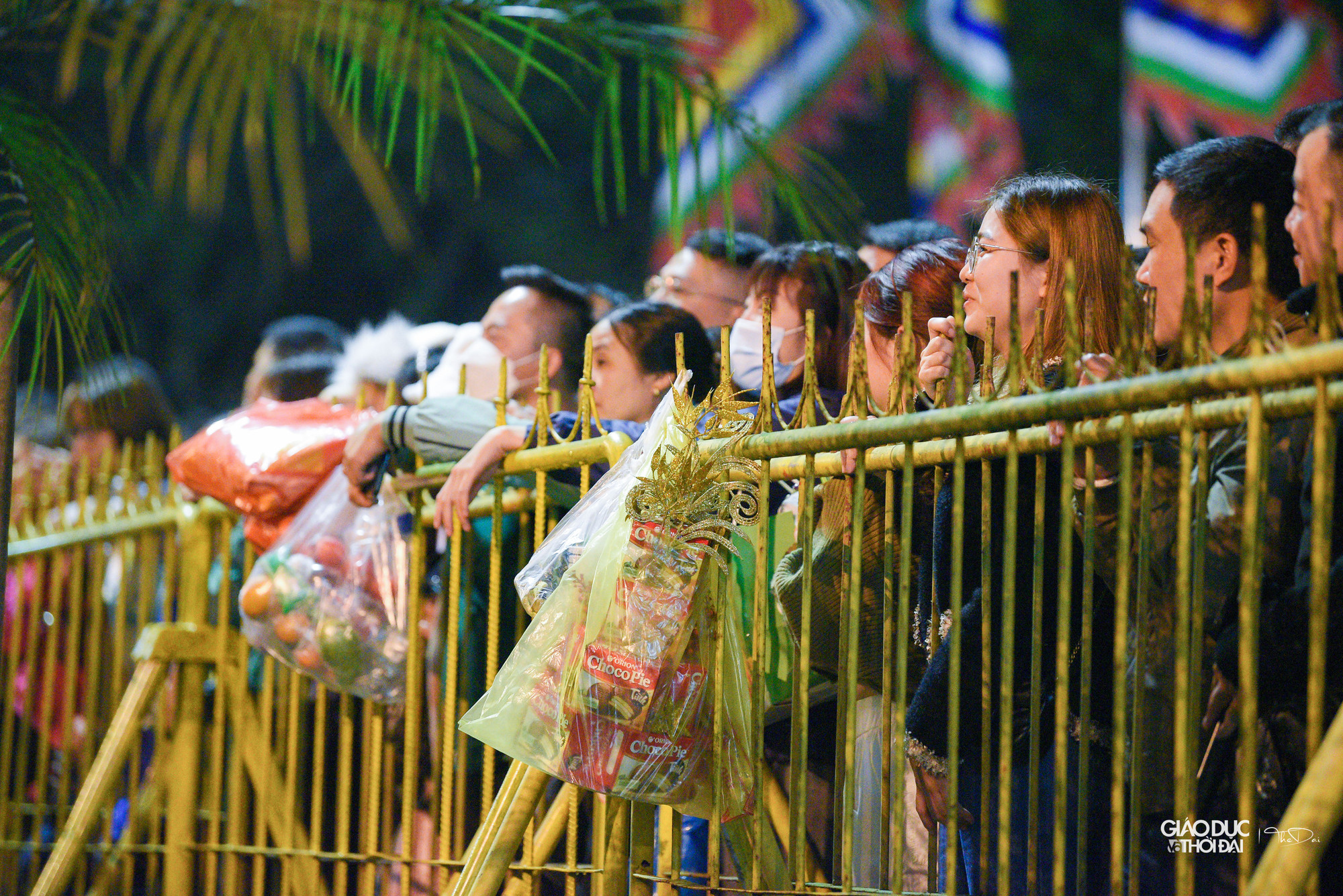 Theo Ban tổ chức đền Trần, ngày 4/2 (tức ngày 14 tháng Giêng) từ 22h15 đến 22h40 thực hiện nghi lễ dâng hương; từ 22h40 đến 23h10 tổ chức nghi lễ rước Kiệu ấn; từ 23h15 thực hiện nghi lễ Khai ấn, từ 5h tổ chức phát ấn cho nhân dân và du khách thập phương tại 4 điểm gồm 3 nhà Giải Vũ và Nhà trưng bày Đền Trùng Hoa. Theo Ban tổ chức đền Trần, ngày 4/2 (tức ngày 14 tháng Giêng) từ 22h15 đến 22h40 thực hiện nghi lễ dâng hương; từ 22h40 đến 23h10 tổ chức nghi lễ rước Kiệu ấn; từ 23h15 thực hiện nghi lễ Khai ấn, từ 5h tổ chức phát ấn cho nhân dân và du khách thập phương tại 4 điểm gồm 3 nhà Giải Vũ và Nhà trưng bày Đền Trùng Hoa.