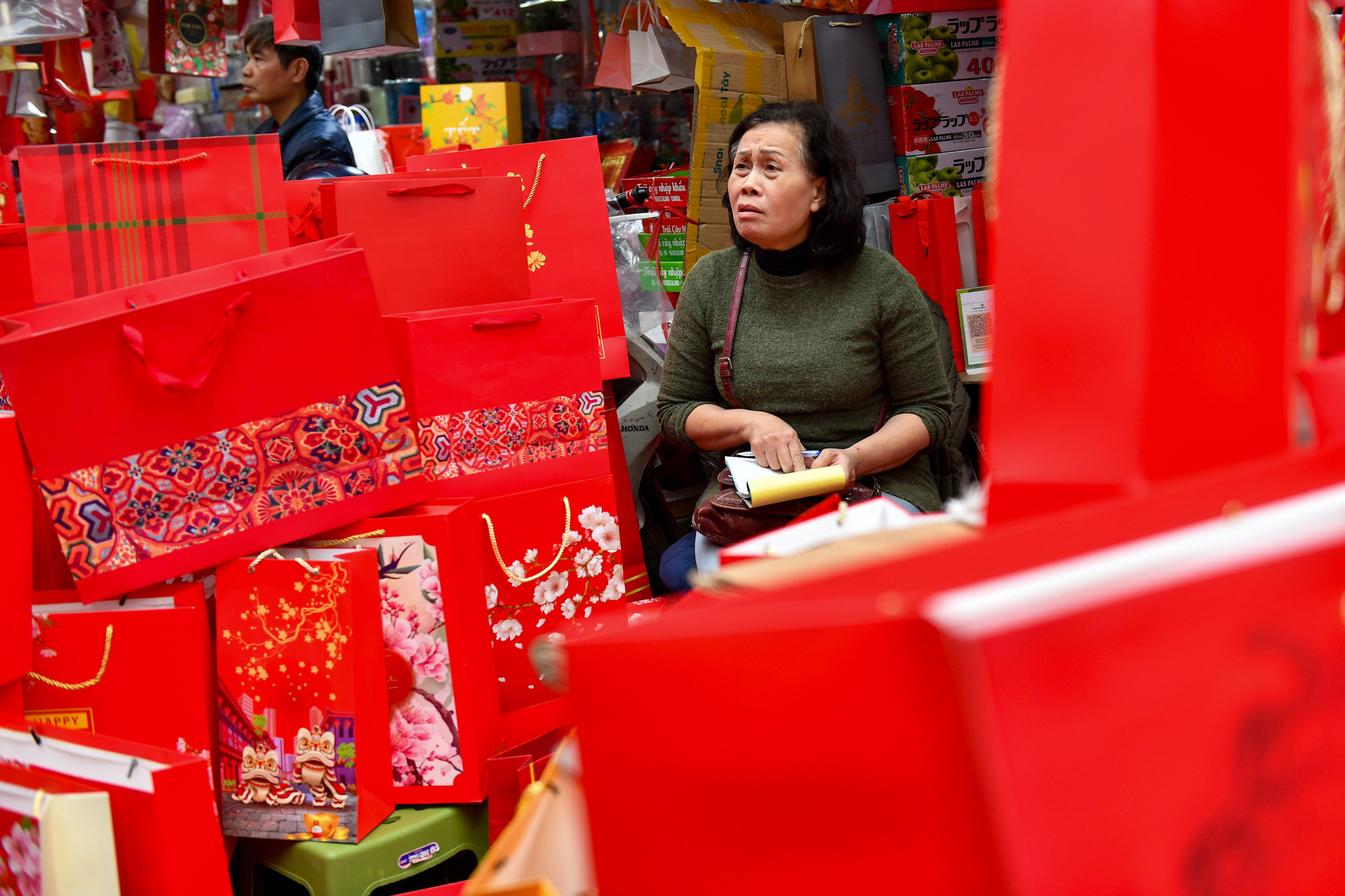 Giá của mỗi loại rẻ nhất từ 20.000 đồng – 60.000 đồng/túi, đắt hơn có loại từ 100.000 đồng – 300.000 đồng/túi.