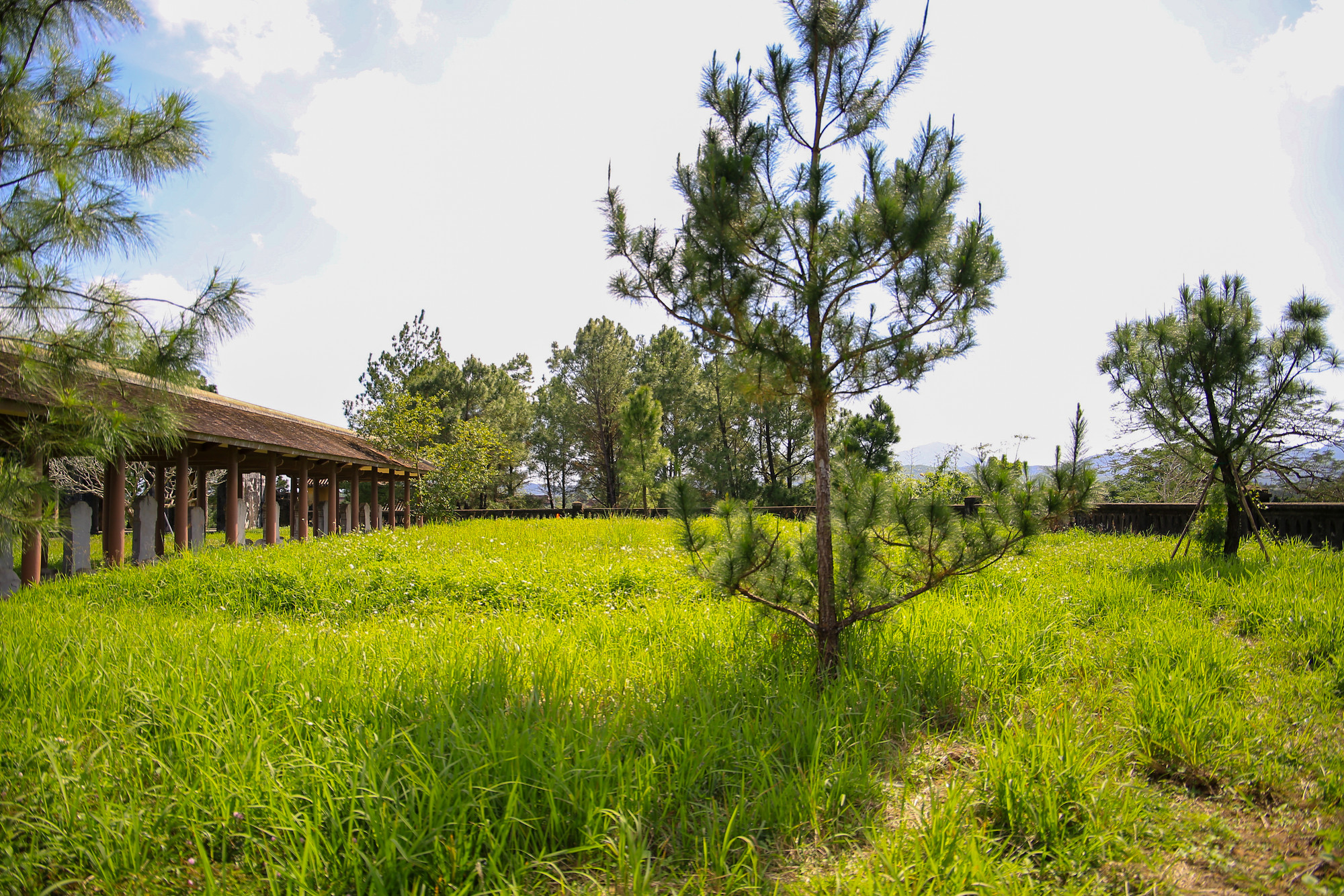 Năm 1808, vua Gia Long cho xây Văn Miếu mới ở vị trí hiện tại, Văn Miếu cũ được giữ lại để làm Khải Thánh Từ, tức miếu thờ cha mẹ của Khổng Tử.