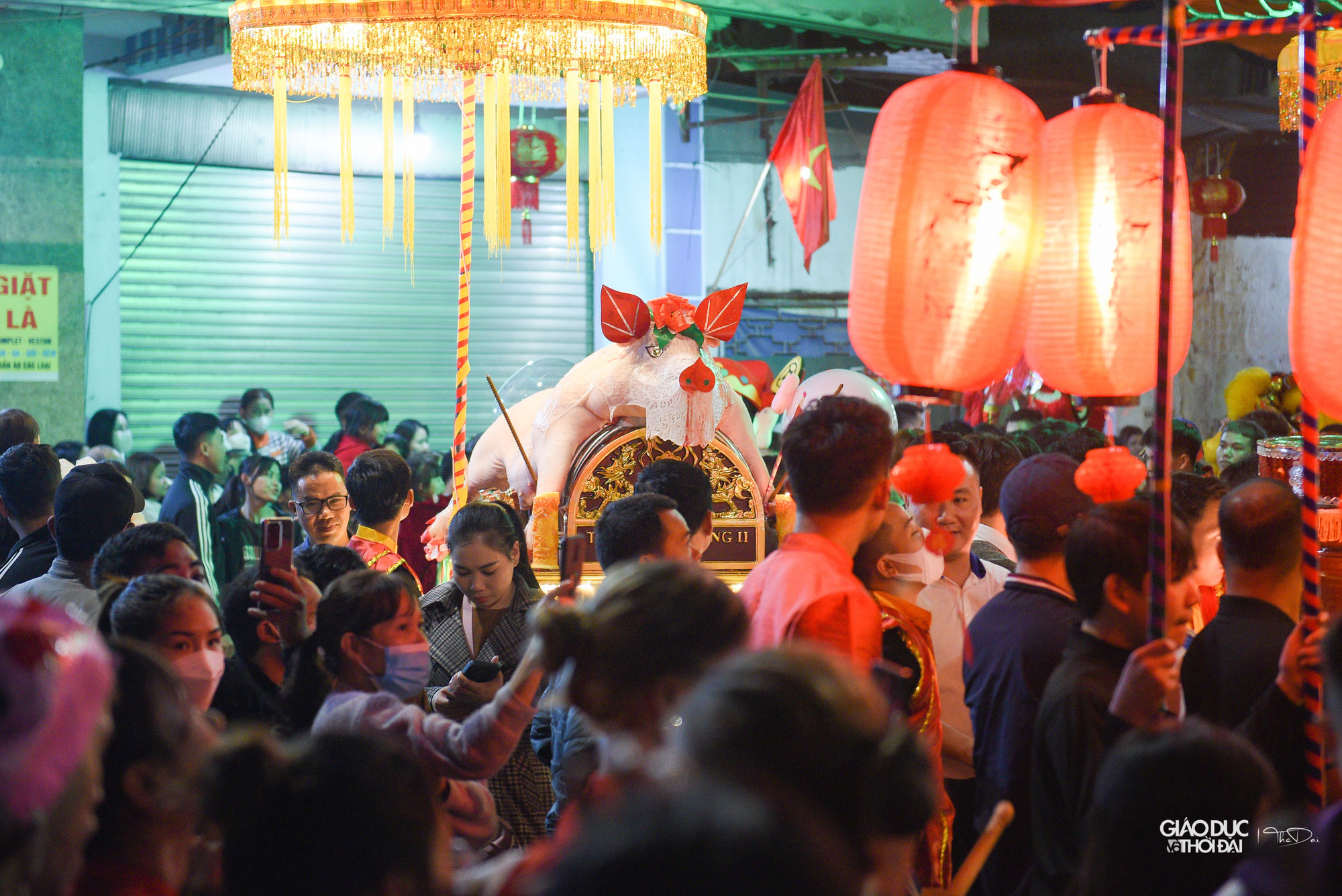 Việc tế lễ thành hoàng làng sẽ được thực hiện từ lúc 21 giờ đến 1 - 2 giờ sáng.