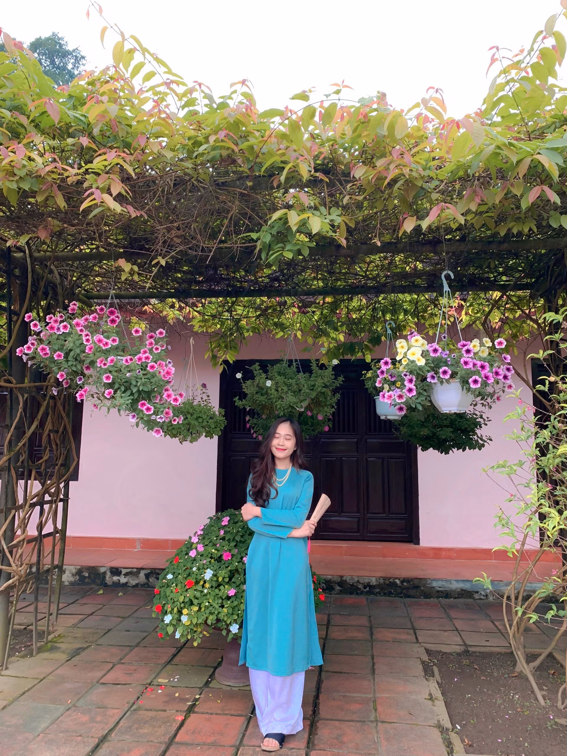 Chính điều này đã nuôi dưỡng ước mơ trở thành một giáo viên ngay từ khi cô còn nhỏ. Hồng Ngọc đã không ngừng nỗ lực học tập, rèn luyện để trau dồi kiến thức và kỹ năng sư phạm.