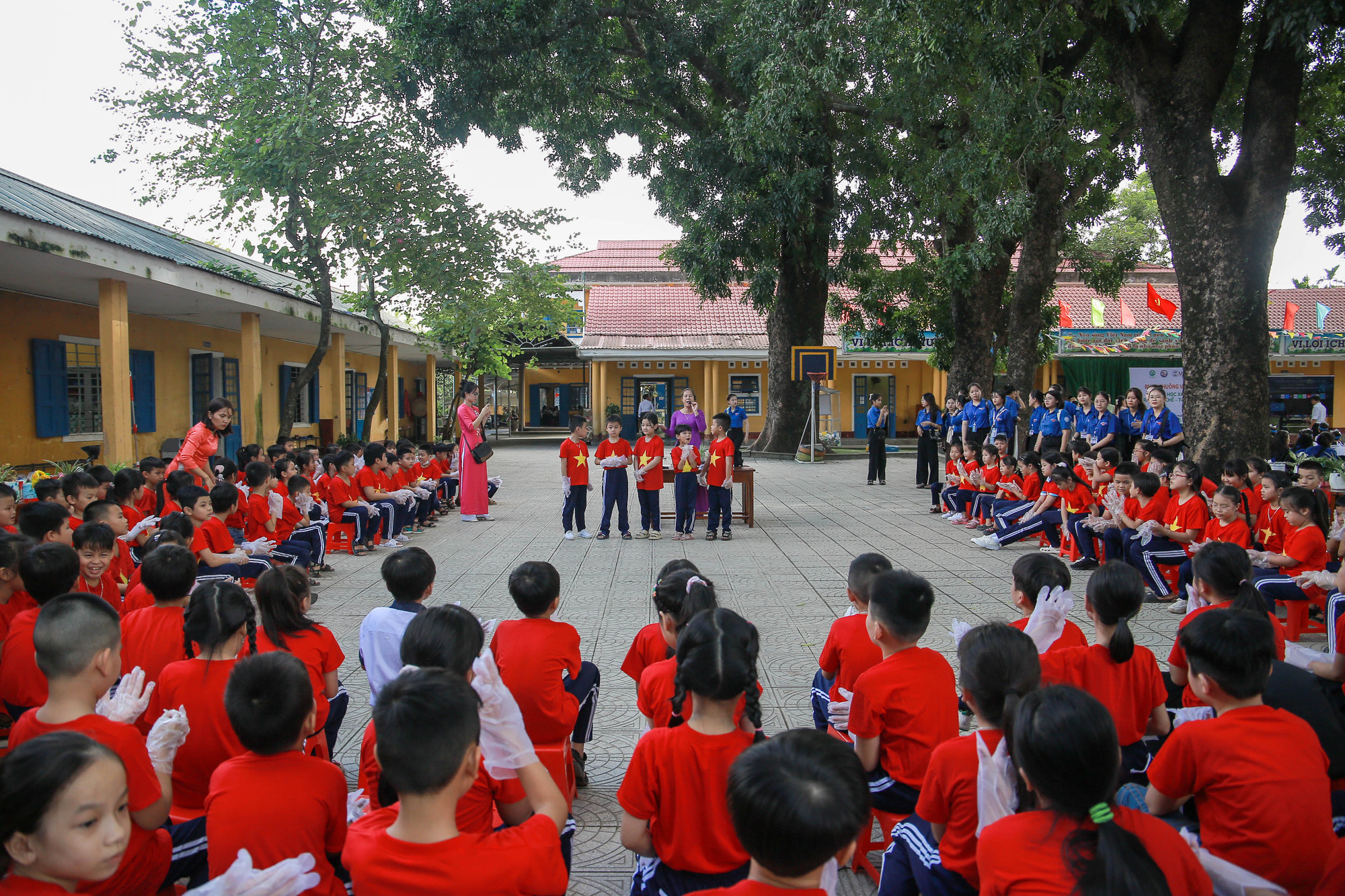 Hoạt động trải nghiệm có 157 học sinh và giáo viên khối 3 của Trường Tiểu học Thủy Biều tham gia.