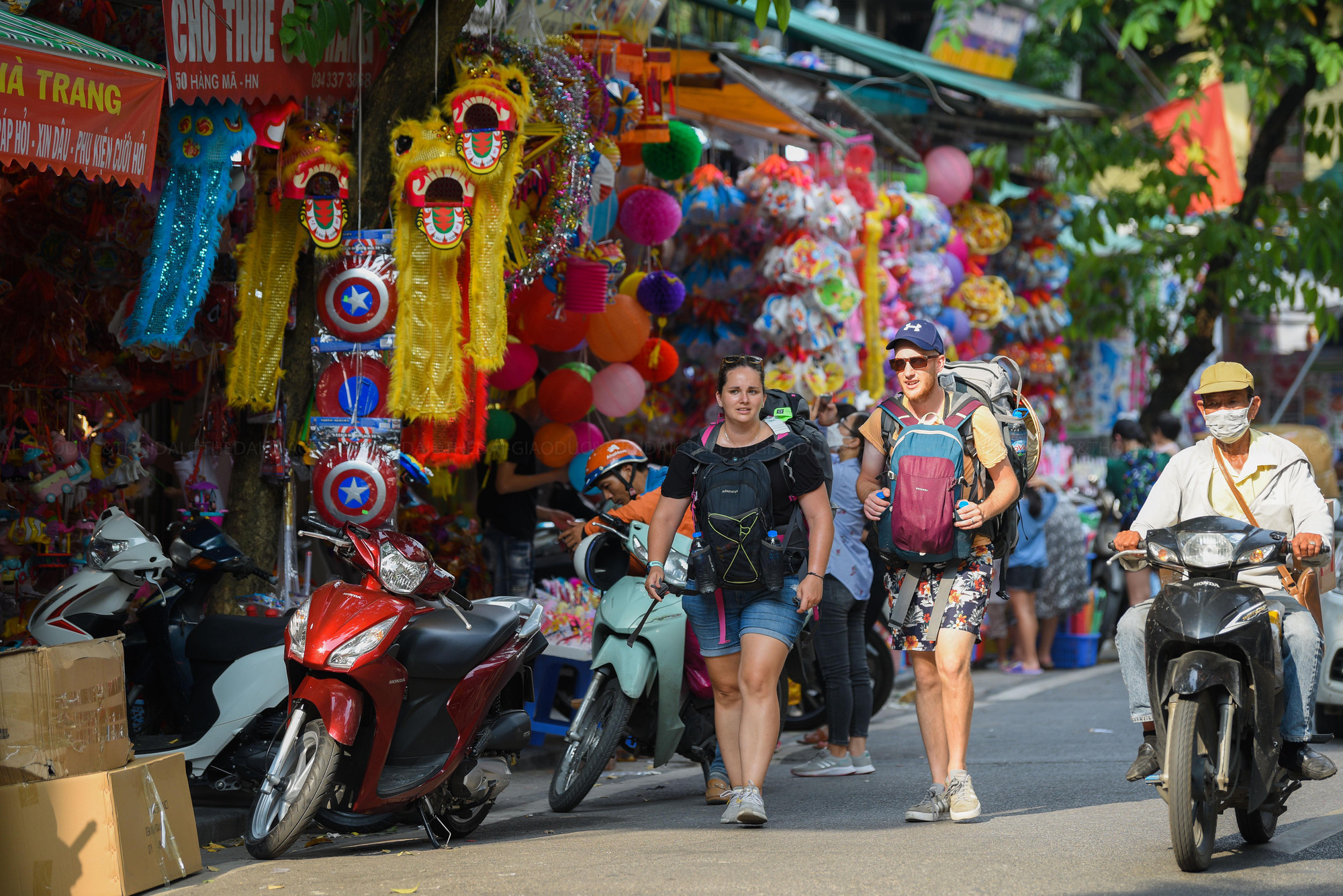 Đây cũng là con phố thu hút được rất nhiều khách du lịch đến.