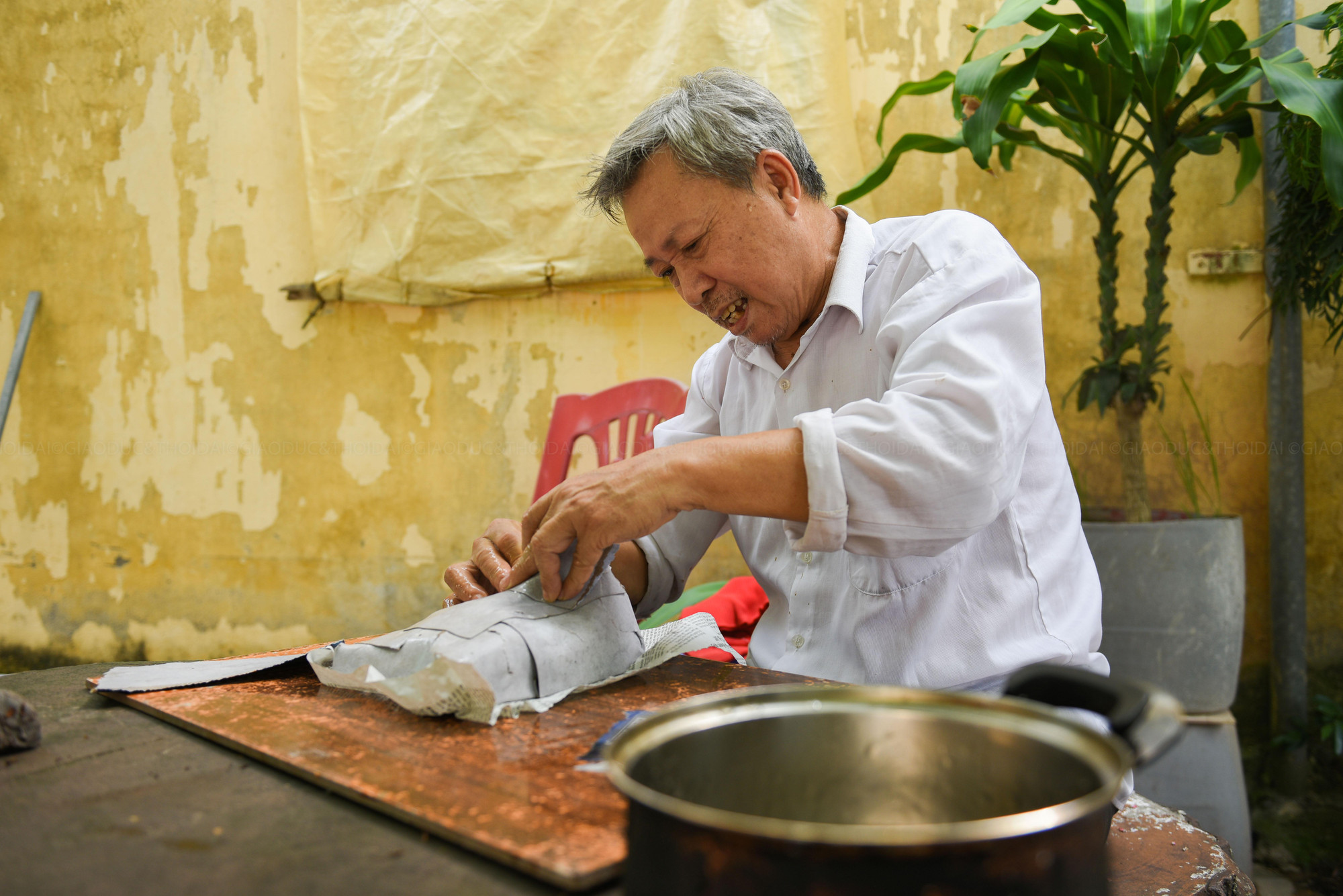 Ông Vũ Huy Đông người đã theo nghề khoảng 40 năm cho biết, năm nay tuy rằng kinh tế được mở cửa, nhưng so với những năm chưa có dịch bệnh thì cũng chỉ bằng 1/3 đến 1/2.