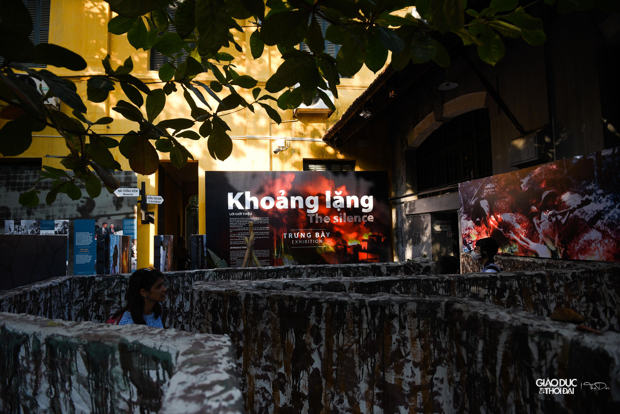 Trưng bày gợi nhớ cho người xem về khoảng lặng sau các trận bom rải thảm... Trưng bày gợi nhớ cho người xem về khoảng lặng sau các trận bom rải thảm...