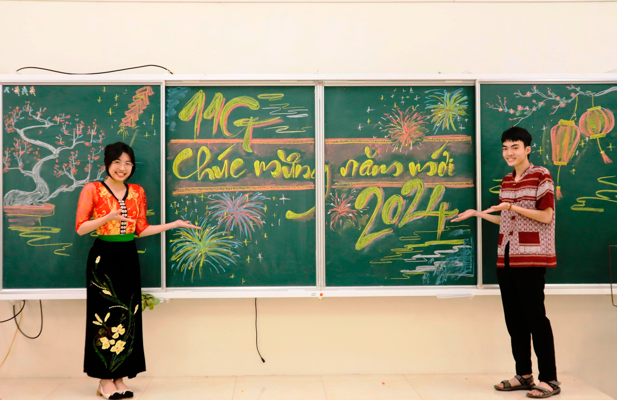 Học sinh Trường THPT Dân tộc Nội trú tỉnh Thanh Hóa hồ hởi trở lại lớp sau kỳ nghỉ Tết. Ảnh:VT