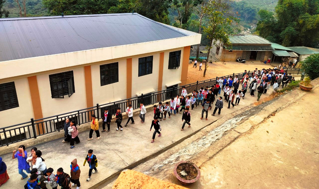 Học sinh Trường PTDTBT - THCS Trung Lý (Mường Lát, Thanh Hóa) trở lại trường học. Ảnh:DT