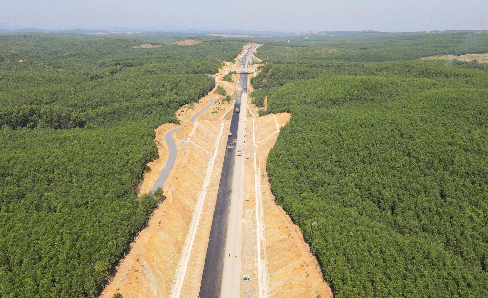 Ban QLDA đường Hồ Chí Minh cho biết, đơn vị vừa có văn bản đề nghị Bộ GTVT gia hạn tiến độ dự án cao tốc Bắc – Nam, đoạn Cam Lộ - La Sơn.