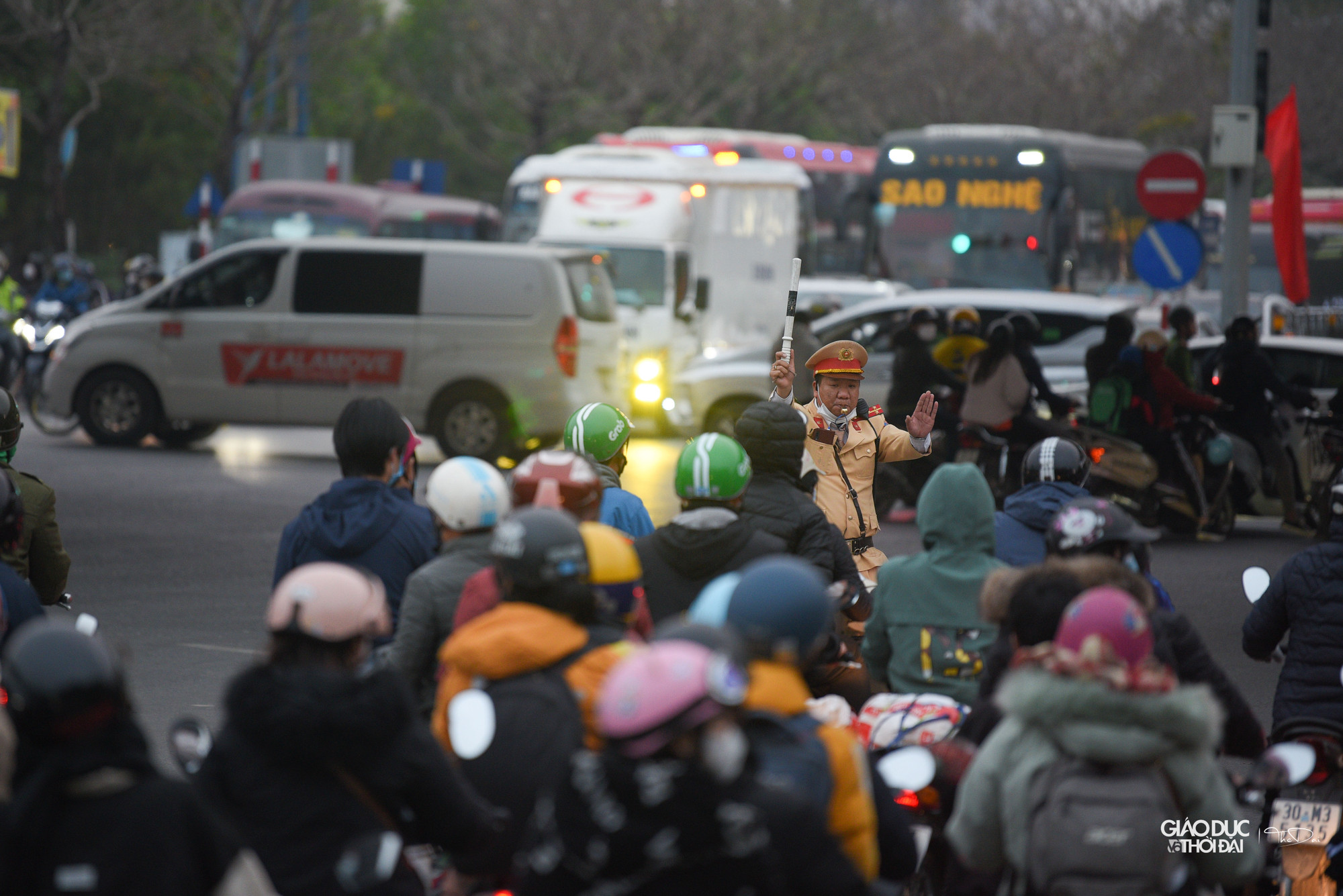 Lực lượng CSGT được tăng cường tại nhiều điểm nút giao thông.