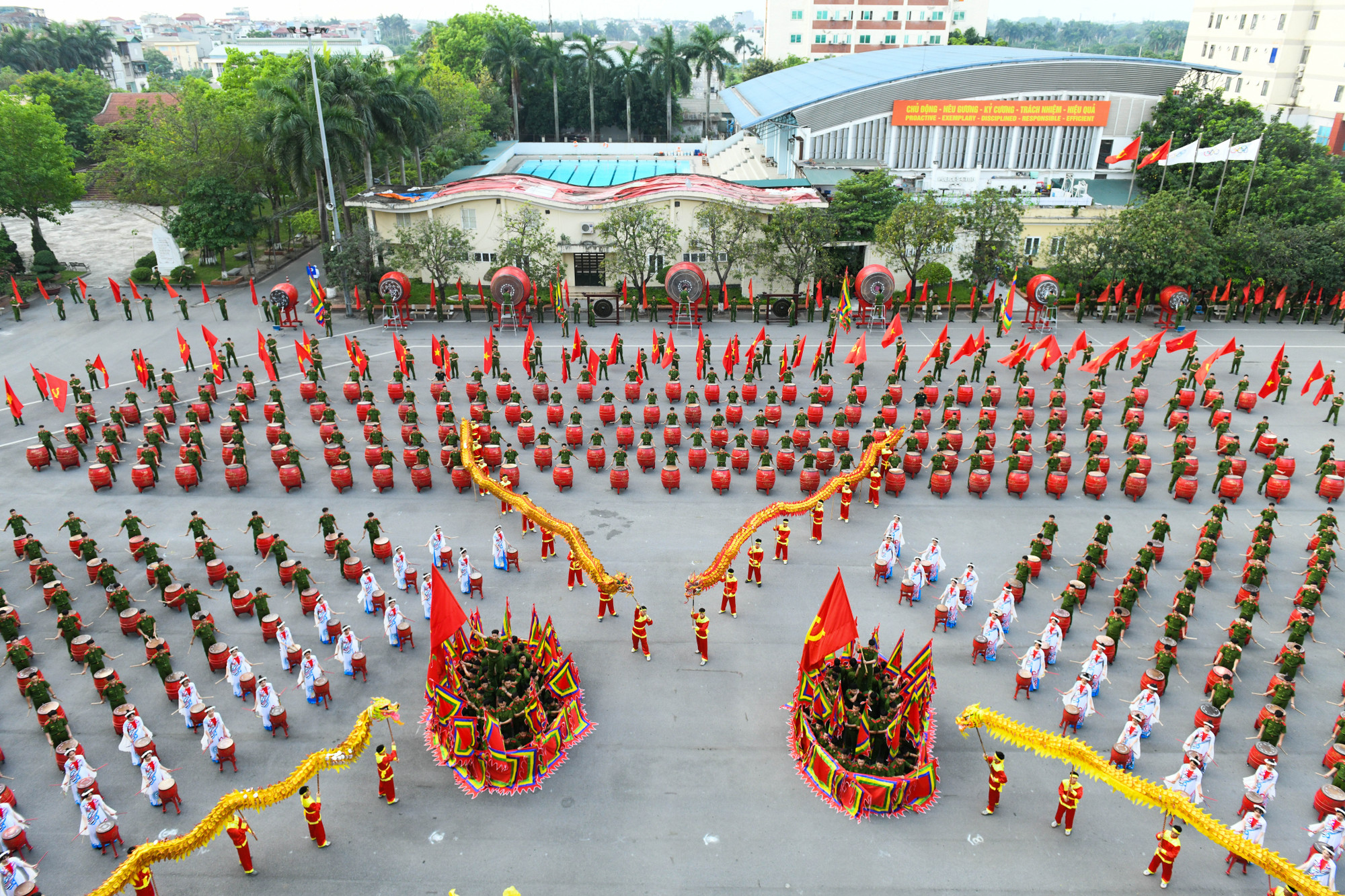 Tiết mục để lại ấn tượng với các đại biểu tham dự buổi lễ. Tiết mục để lại ấn tượng với các đại biểu tham dự buổi lễ.
