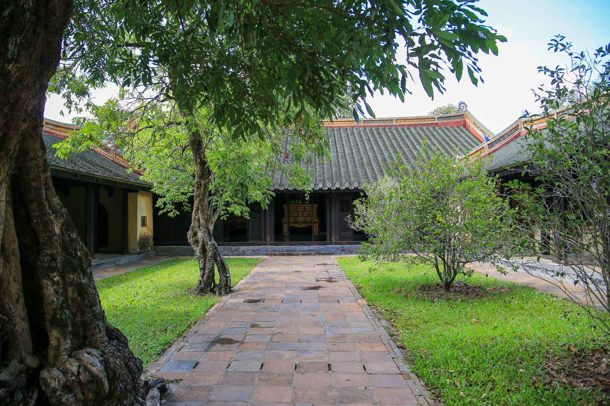 Chí Khiêm Đường là miếu thờ các phi tần của vua và các vua tiền nhiệm. Chí Khiêm Đường là miếu thờ các phi tần của vua và các vua tiền nhiệm.