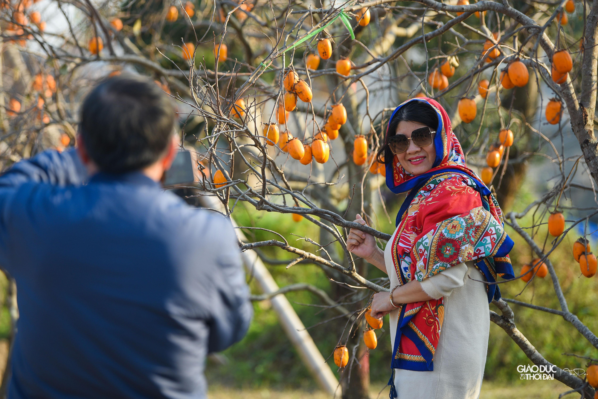 Rất đông người đến con đường hồng để cùng đắm chìm trong sắc màu của cao nguyên Mộc Châu.