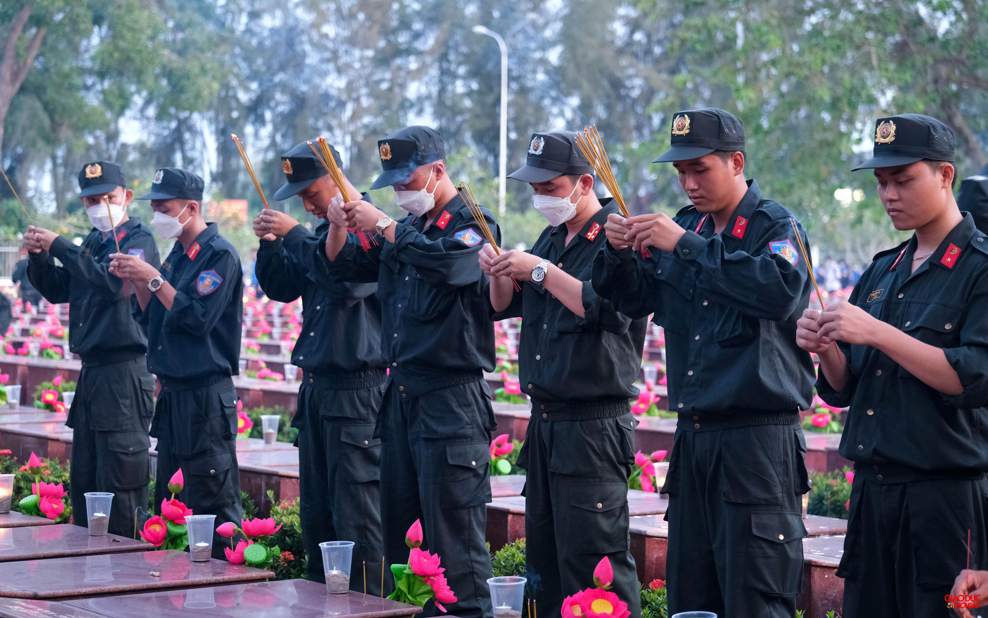 Lực lượng cảnh sát cơ động dành ít phút tri ân các anh hùng, liệt sĩ đã hy sinh vì độc lập, tự do Lực lượng cảnh sát cơ động dành ít phút tri ân các anh hùng, liệt sĩ đã hy sinh vì độc lập, tự do