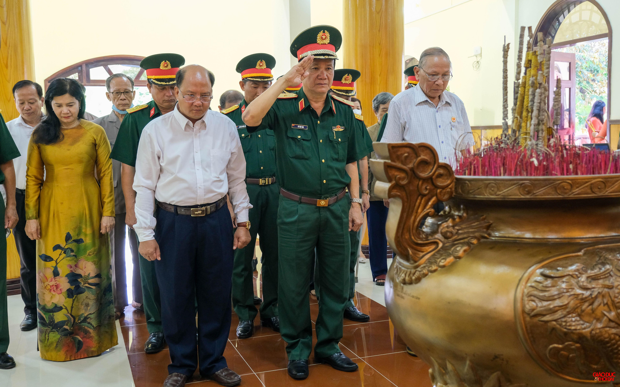 Các đại biểu đến tri ân tại khu tưởng niệm Chủ tịch Hồ Chí Minh tại Bảo tàng Quân khu 9 Các đại biểu đến tri ân tại khu tưởng niệm Chủ tịch Hồ Chí Minh tại Bảo tàng Quân khu 9