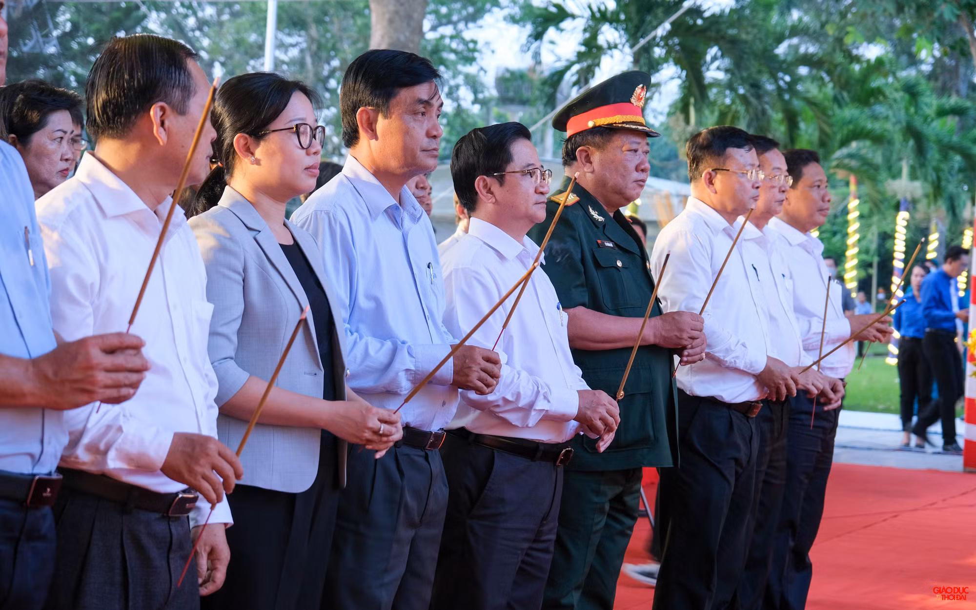 Buổi Lễ dâng hương tưởng niệm diễn ra với không khí trang nghiêm và thành kính.