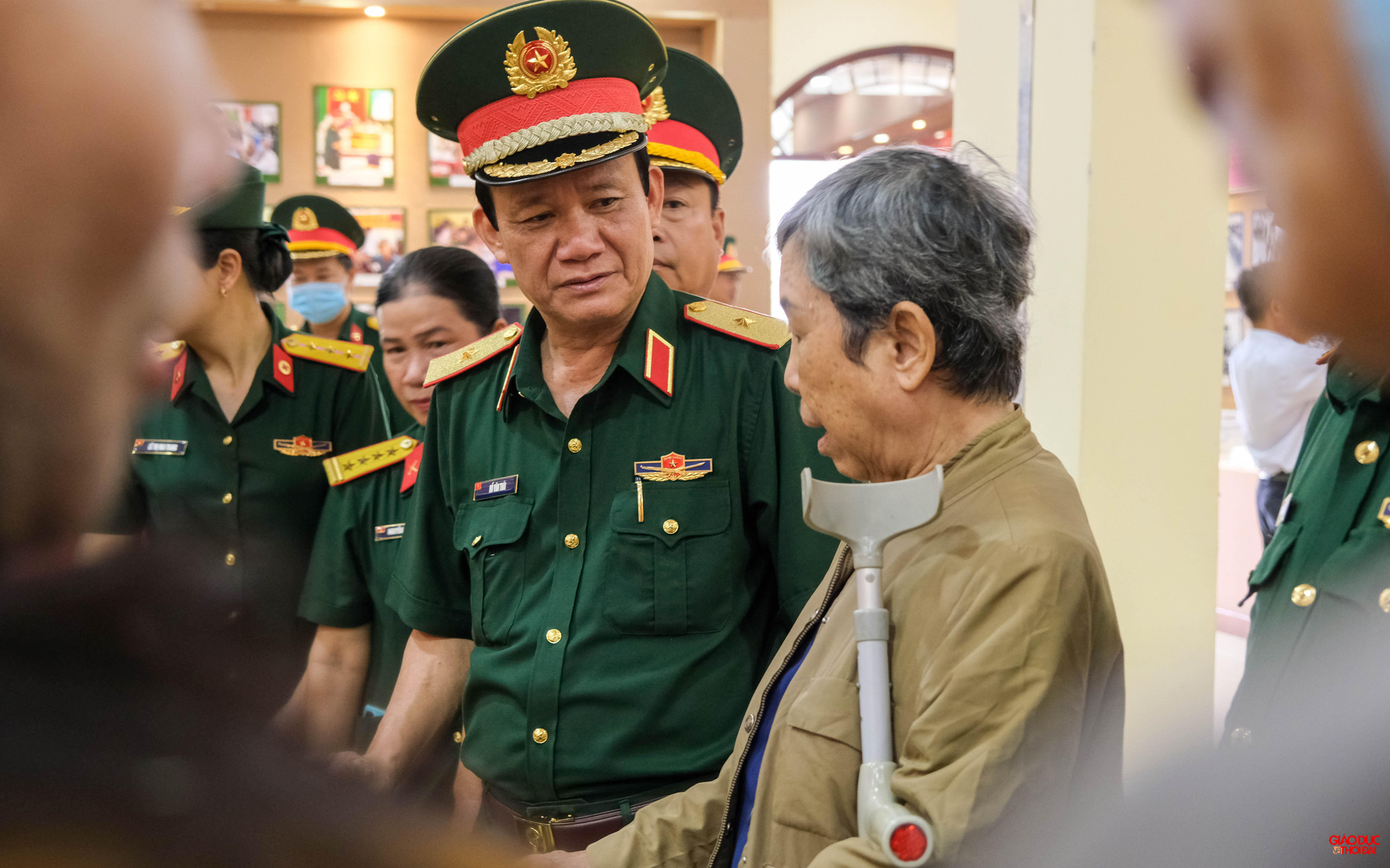 Thiếu tướng Hồ Văn Thái, Chính ủy Quân khu 9 ôn lại câu chuyện lịch sử cách mạng cùng thương binh Lê Hồng Quân Thiếu tướng Hồ Văn Thái, Chính ủy Quân khu 9 ôn lại câu chuyện lịch sử cách mạng cùng thương binh Lê Hồng Quân