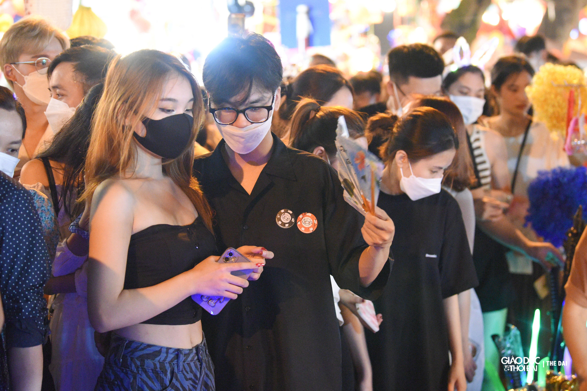 Rất nhiều bạn trẻ đã lên đây để đón không khí Trung thu cùng bạn bè.