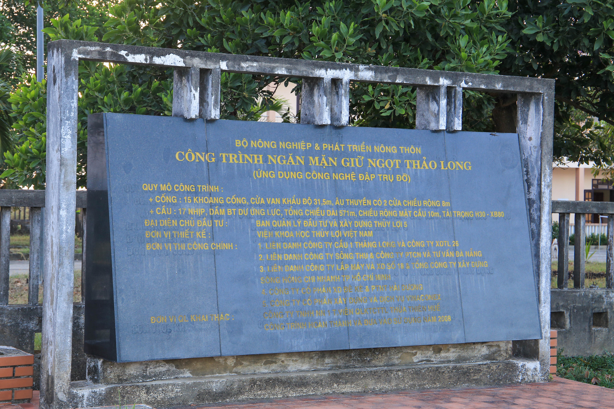 Ngoài ra, dự án còn chỉnh trang cầu giao thông, hệ thống điện chiếu sáng, biển báo và xây dựng hệ thống giám sát phục vụ quản lý, vận hành công trình. (Ảnh: Hoàng Hải).