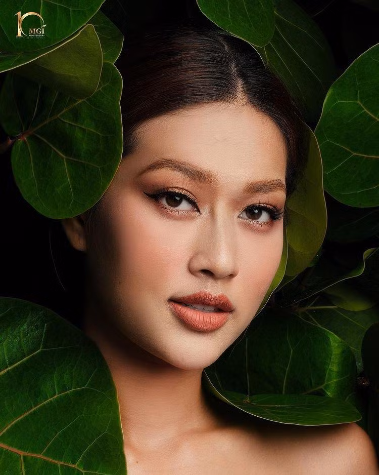 Lần này, hành trang của Thiên Ân là khoảng 25 bộ trang phục, vì vậy sẽ có nhiều layout để thay đổi, tạo sự mới mẻ và không trùng lặp mỗi ngày.