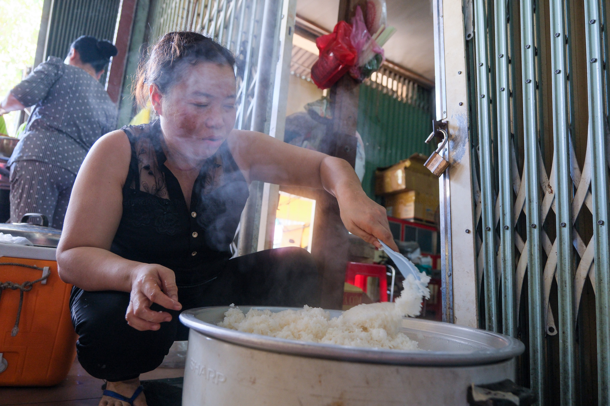 Thấy việc làm đầy ý nghĩa của thầy Tân, thầy cô cùng học sinh và mạnh thường quân tham gia hỗ trợ. Thấy việc làm đầy ý nghĩa của thầy Tân, thầy cô cùng học sinh và mạnh thường quân tham gia hỗ trợ.