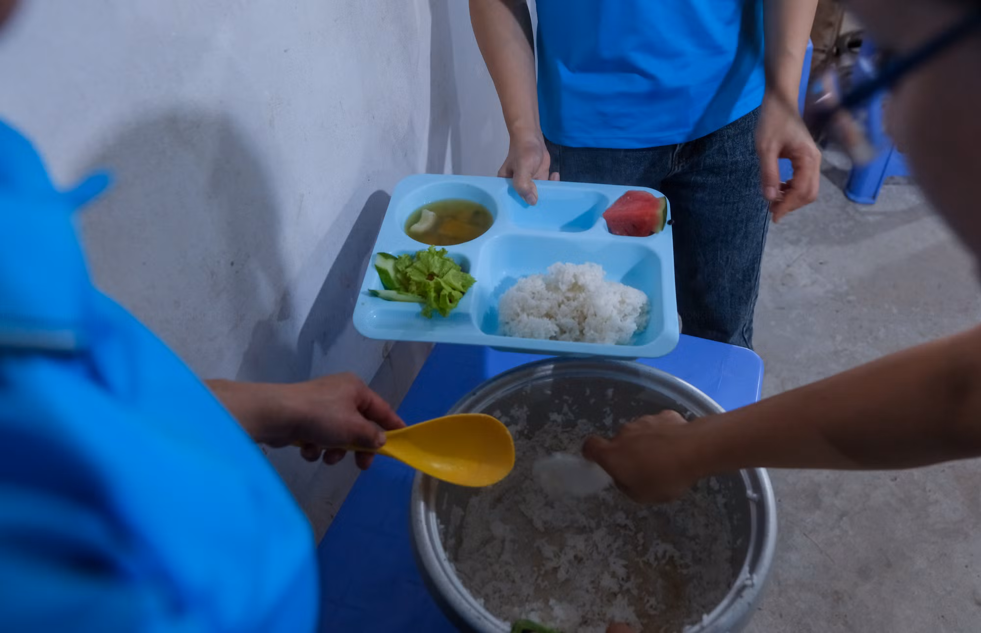 Thầy và trò cùng vào bếp. Thầy và trò cùng vào bếp.