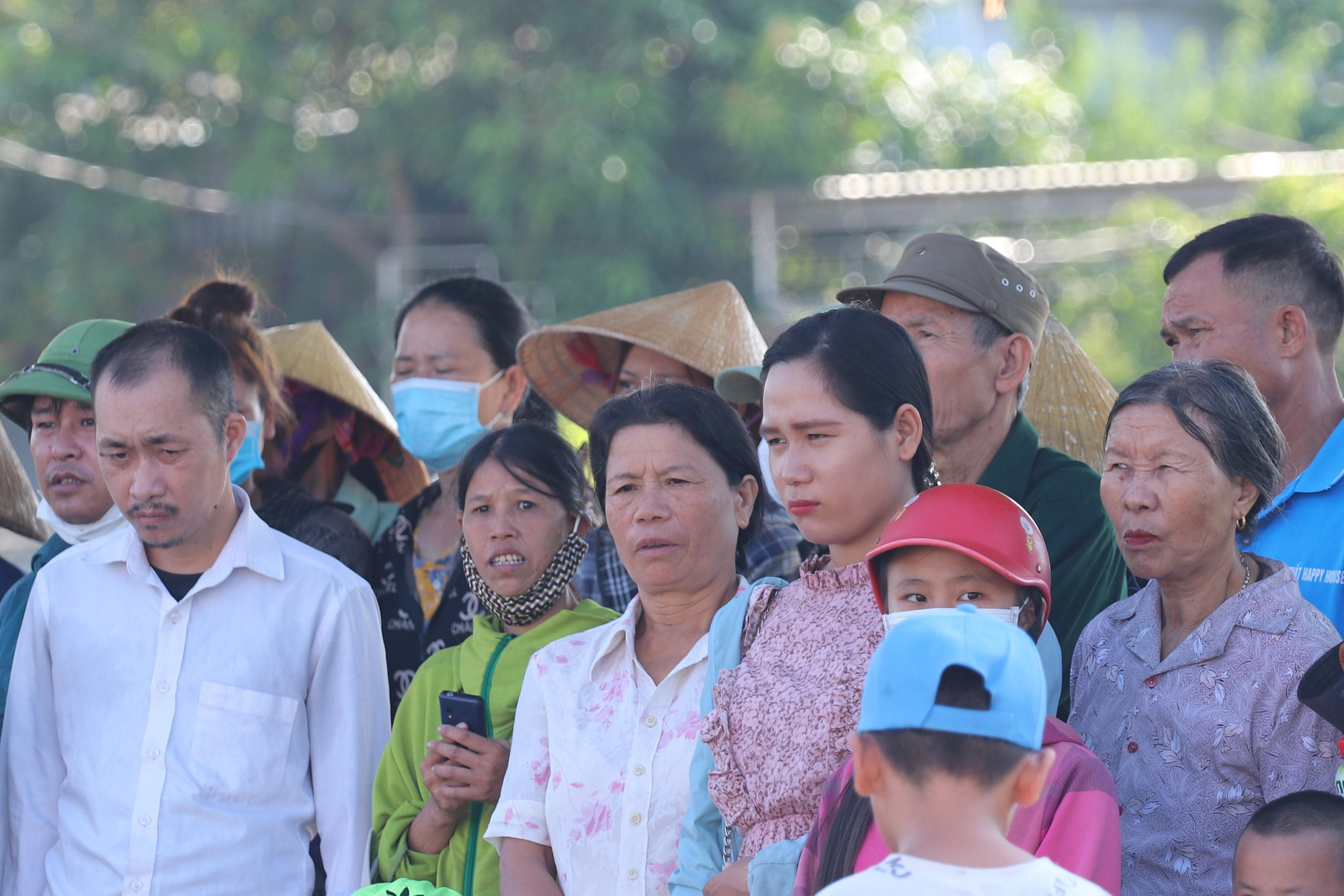 Hội vật thu hút nhiều đô vật tham dự, rất đông người dân hào hứng đến từ rất sớm để đón chờ những màn vật đẹp mắt.