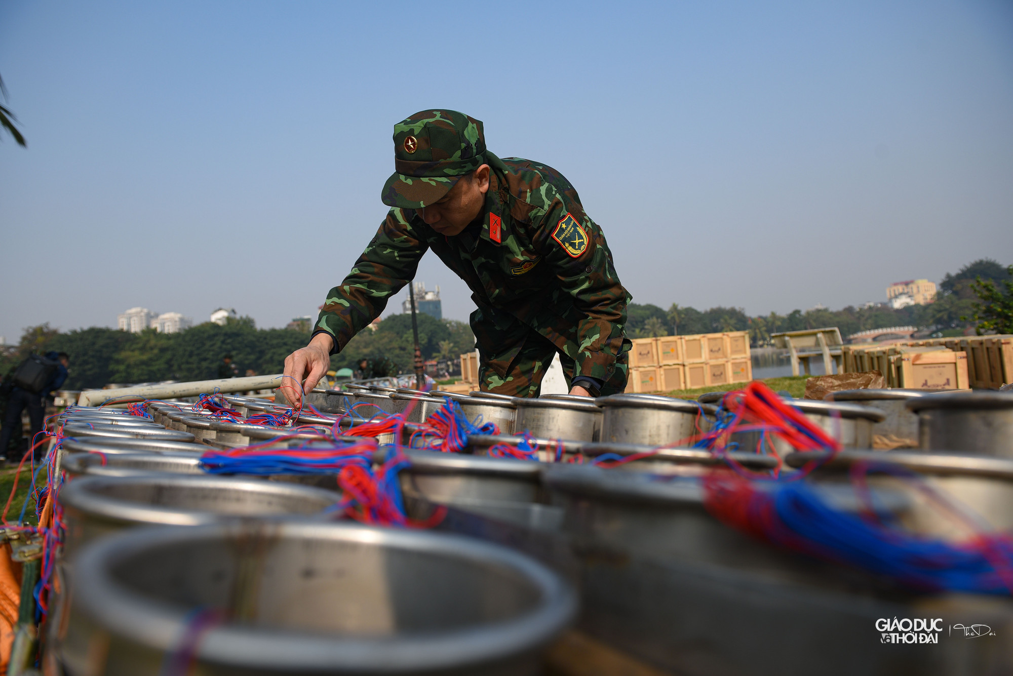 Theo kế hoạch của UBND Tp Hà Nội đêm giao thừa thời lượng bắn pháo hoa là 15p từ 0h - 0h 15. Kinh phí được huy động 100% từ nguồn xã hội hoá.