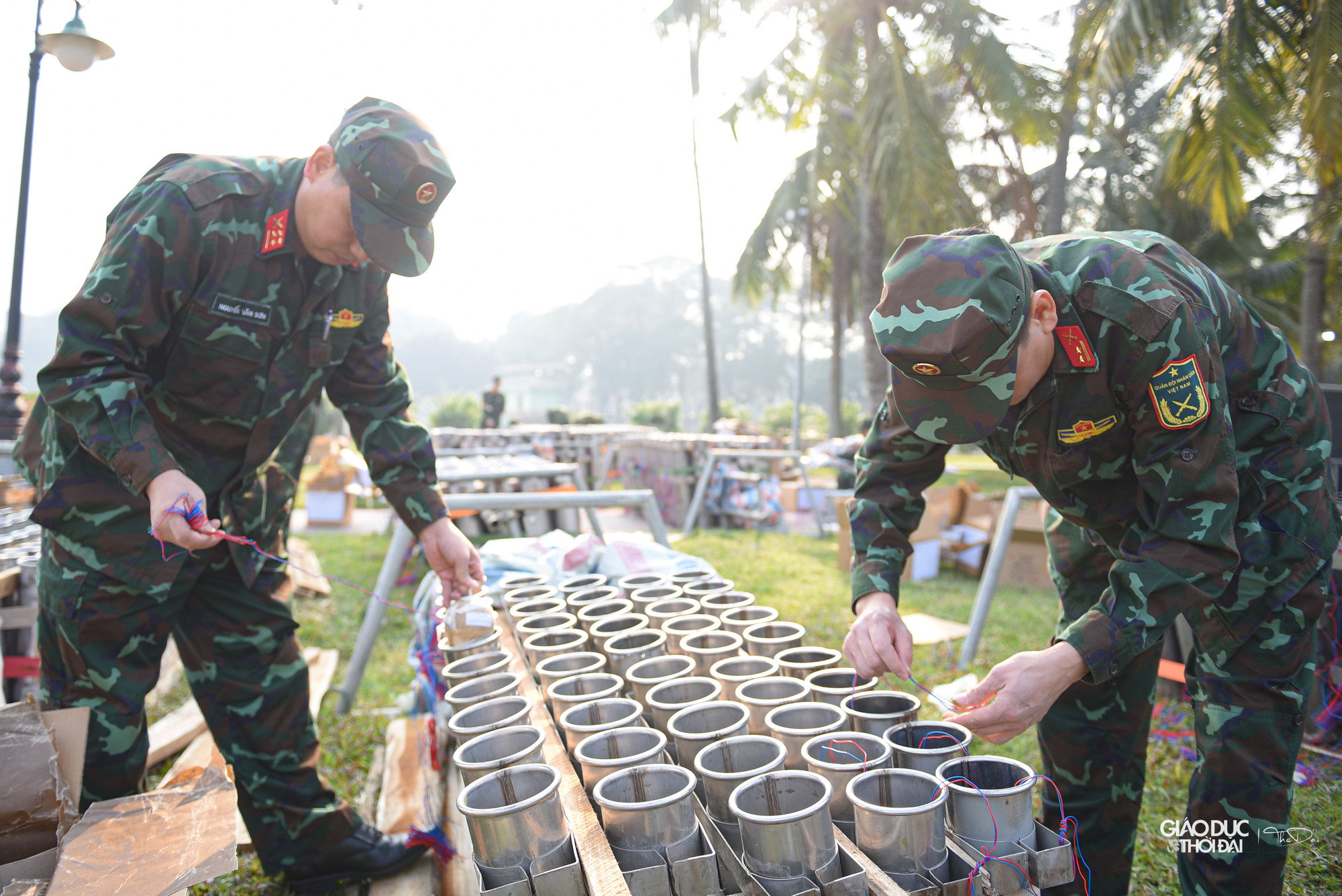 4 điểm bắn pháo hoa tầm cao - hỏa thuật gồm: Bờ Hồ Hoàn Kiếm( quận Hoàn Kiếm); Vườn hoa Lạc Long Quân (quận Tây Hồ) và khuôn viên đường đua F1 (quận Nam Từ Liêm).