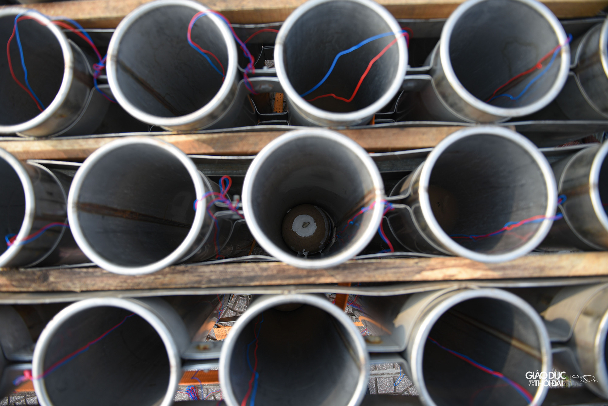 Tại điểm trận địa pháo hoa Công viên Thống Nhất, 200 đồng chí thuộc 17 lực lượng trận địa pháo tại điểm bắn Công viên Thống Nhất đã sẵn sàng phục vụ người dân ngắm pháo hoa vào giao thừa.