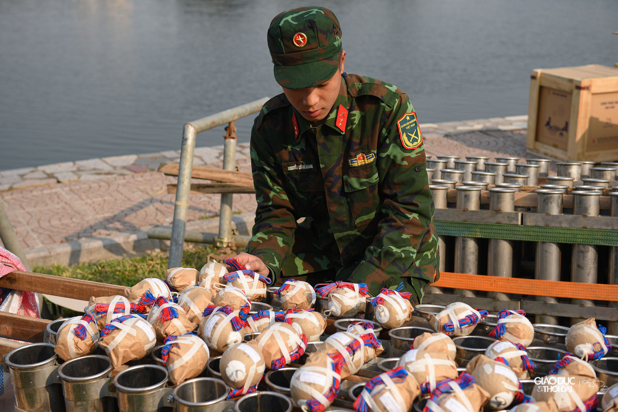 Theo kế hoạch của UBND Tp Hà Nội đêm giao thừa thời lượng bắn pháo hoa là 15p từ 0h - 0h 15. Kinh phí được huy động 100% từ nguồn xã hội hoá.