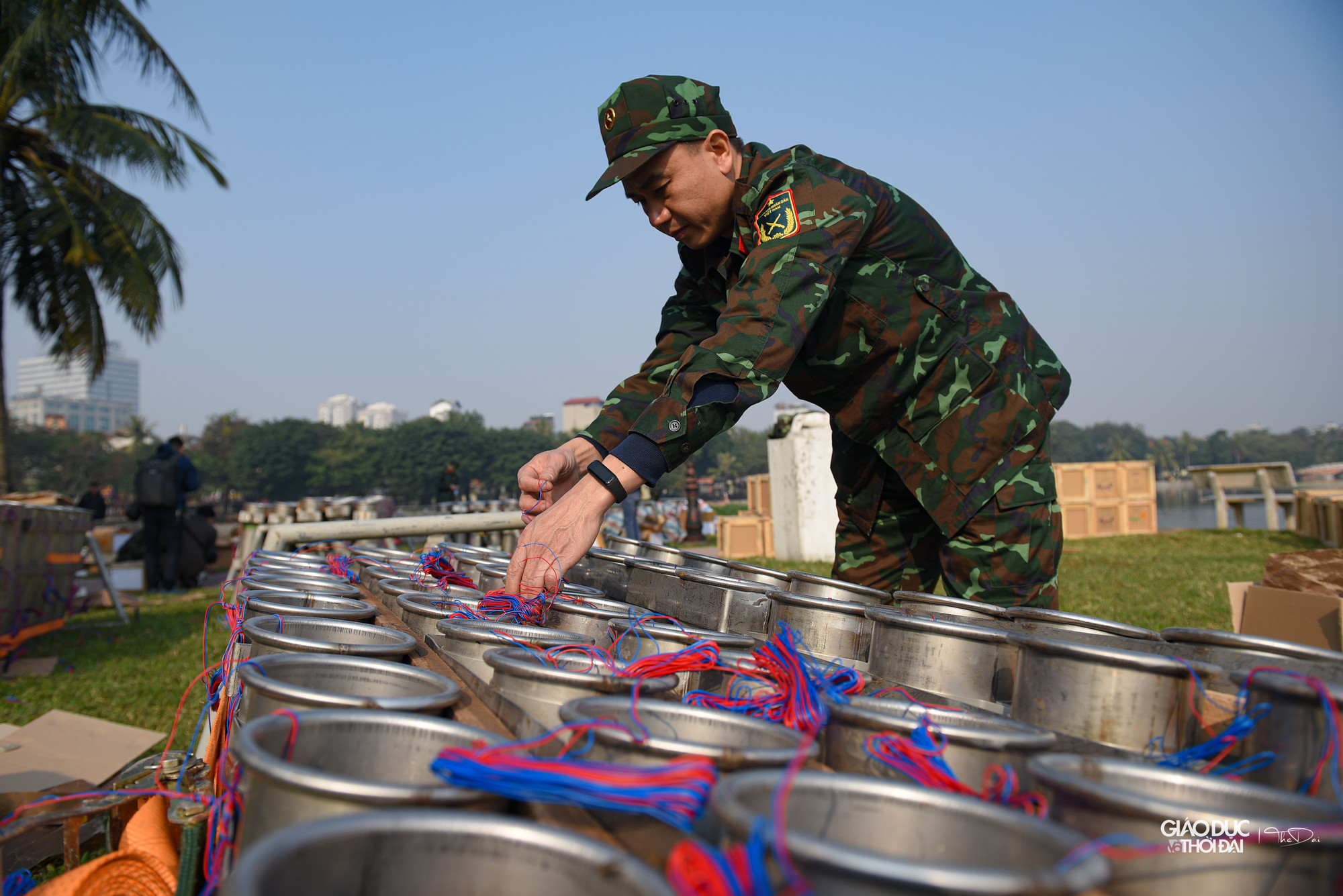 Theo kế hoạch của UBND Tp Hà Nội đêm giao thừa thời lượng bắn pháo hoa là 15p từ 0h - 0h 15. Kinh phí được huy động 100% từ nguồn xã hội hoá.