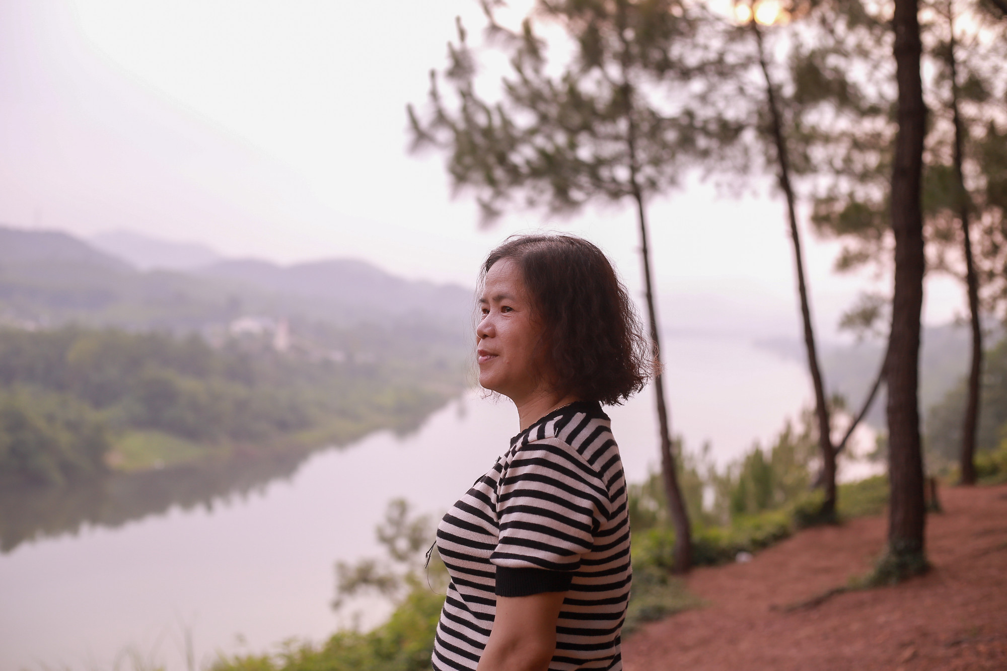 Đến với đồi Vọng Cảnh, du khách sẽ được hòa mình vào thiên nhiên với phong cảnh sông núi hữu tình. Đến với đồi Vọng Cảnh, du khách sẽ được hòa mình vào thiên nhiên với phong cảnh sông núi hữu tình.
